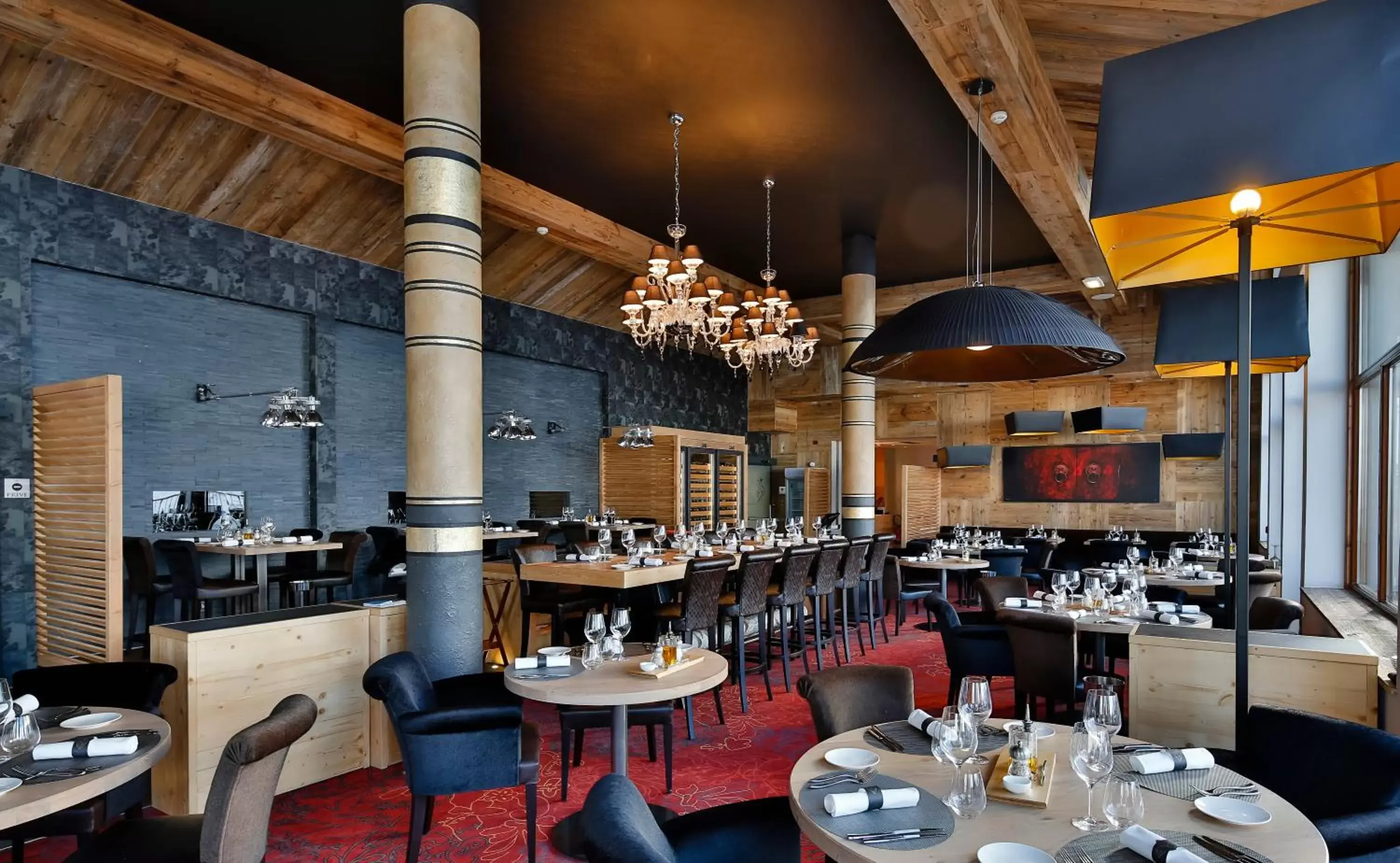 Restaurant/Places to Eat in Hôtel Koh-I Nor by Les Etincelles