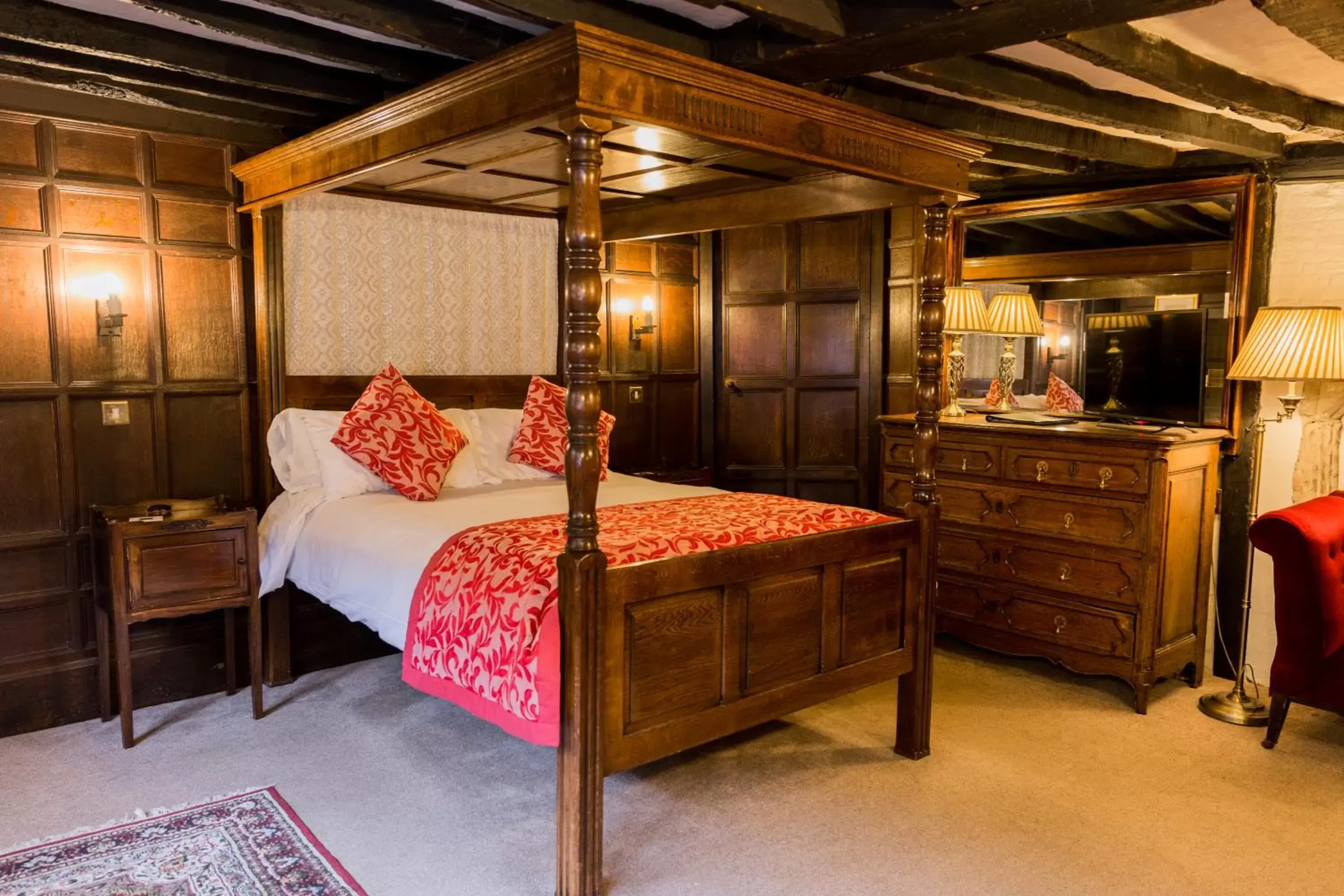 Bed in Mermaid Inn