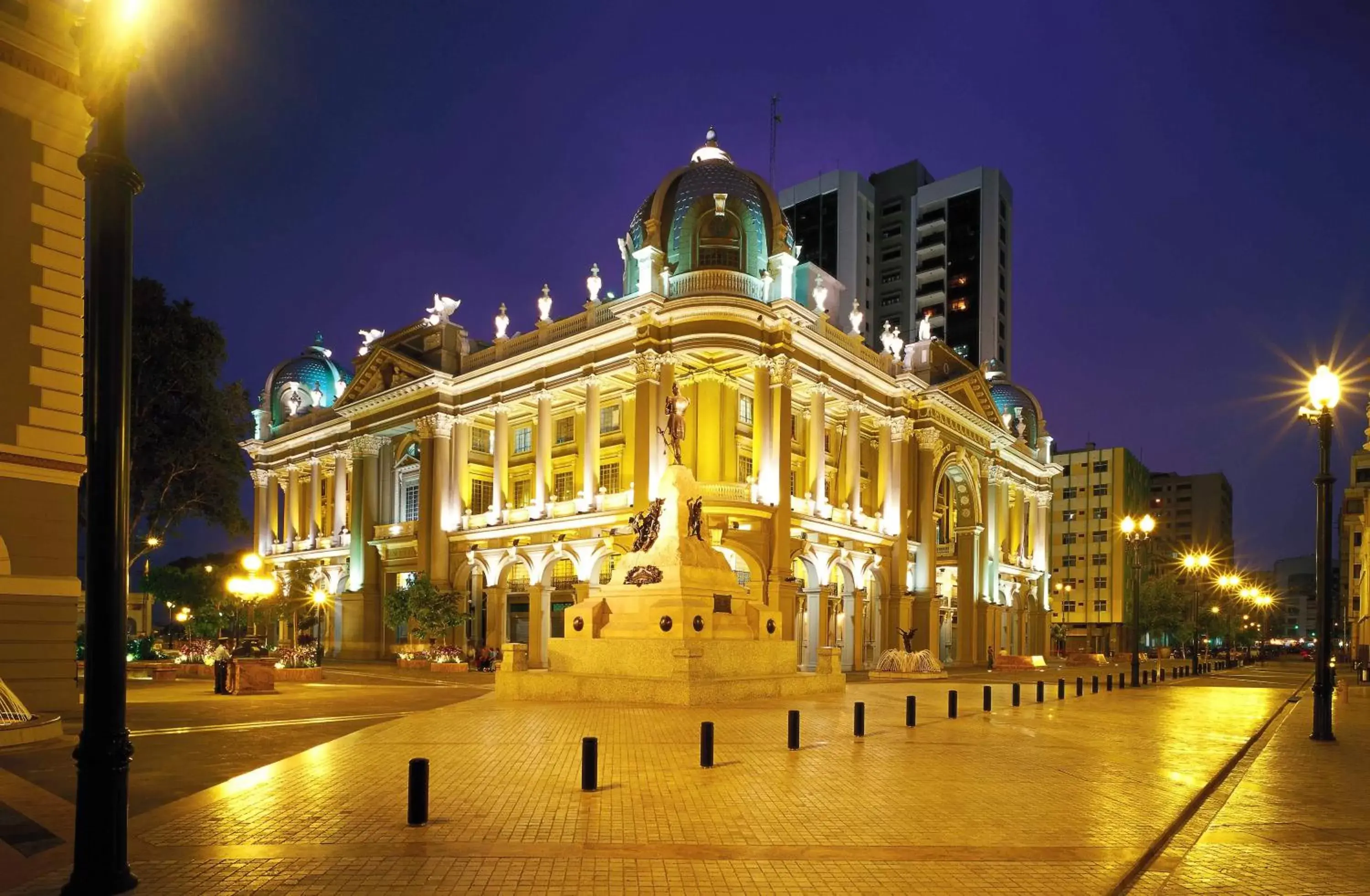 Nearby landmark, Property Building in Hotel Palace Guayaquil