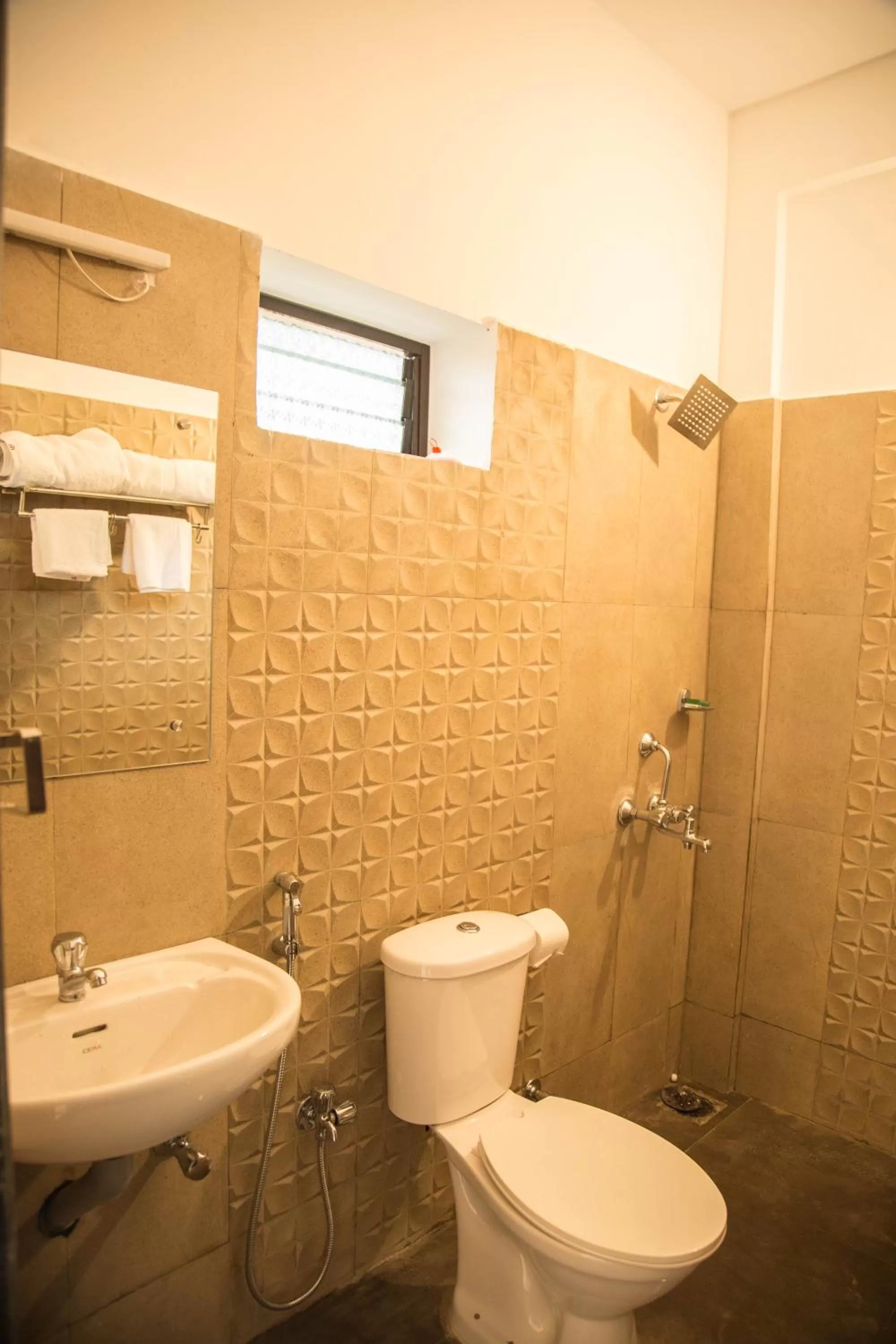 Shower in Hotel Arambol Arbour