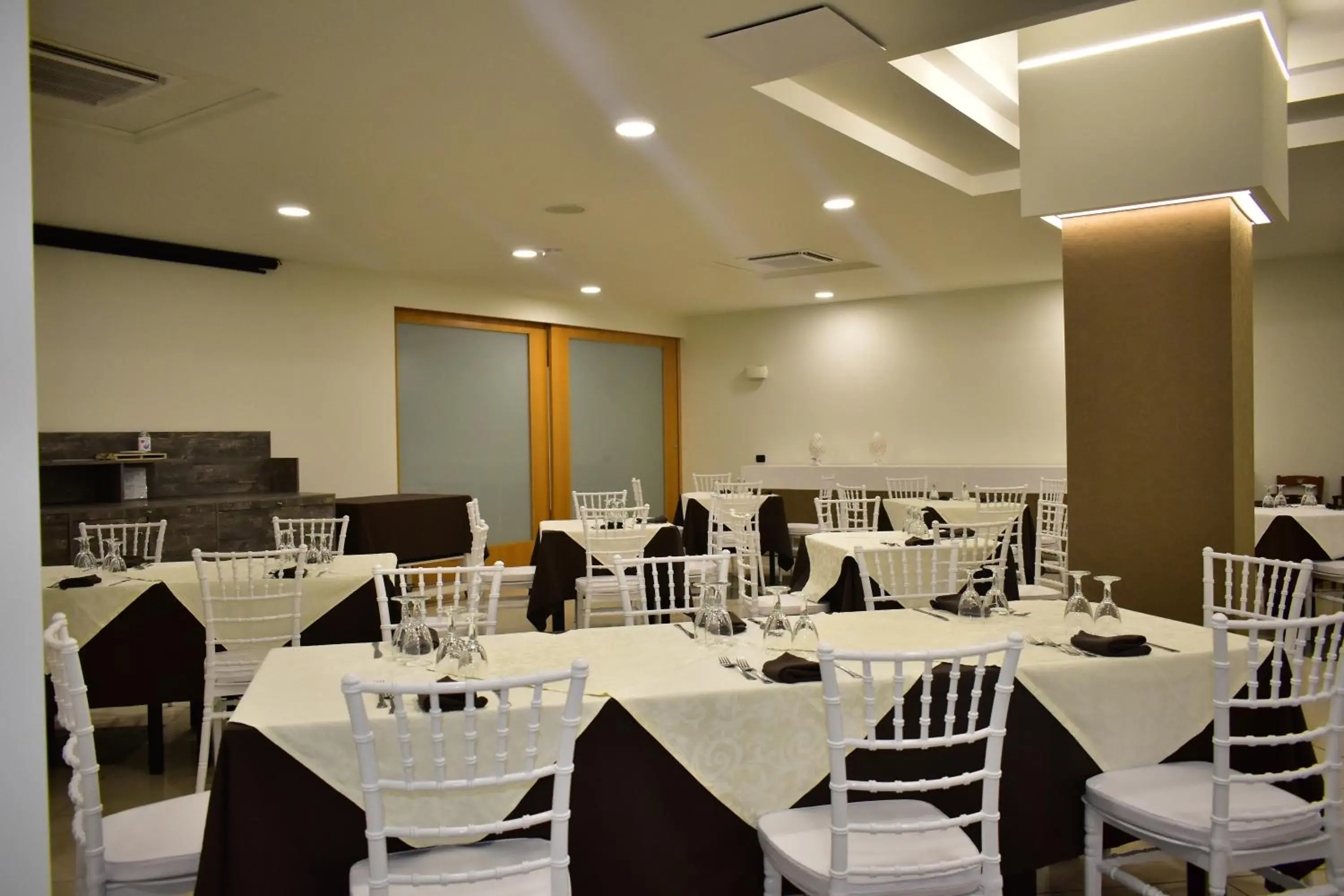 Meeting/conference room, Restaurant/Places to Eat in Hotel Garden