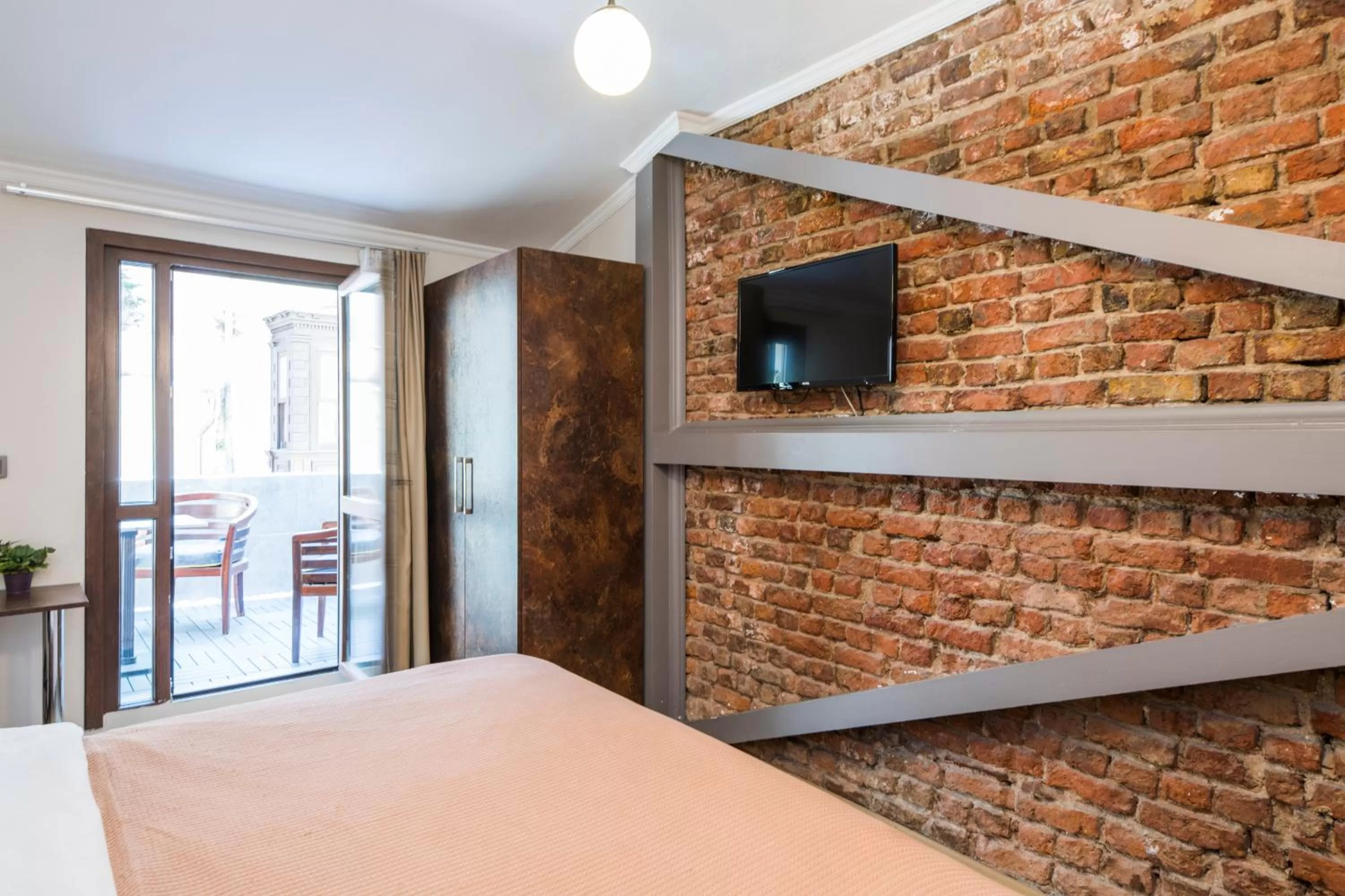 Bed in The Wilson Galata Hotel