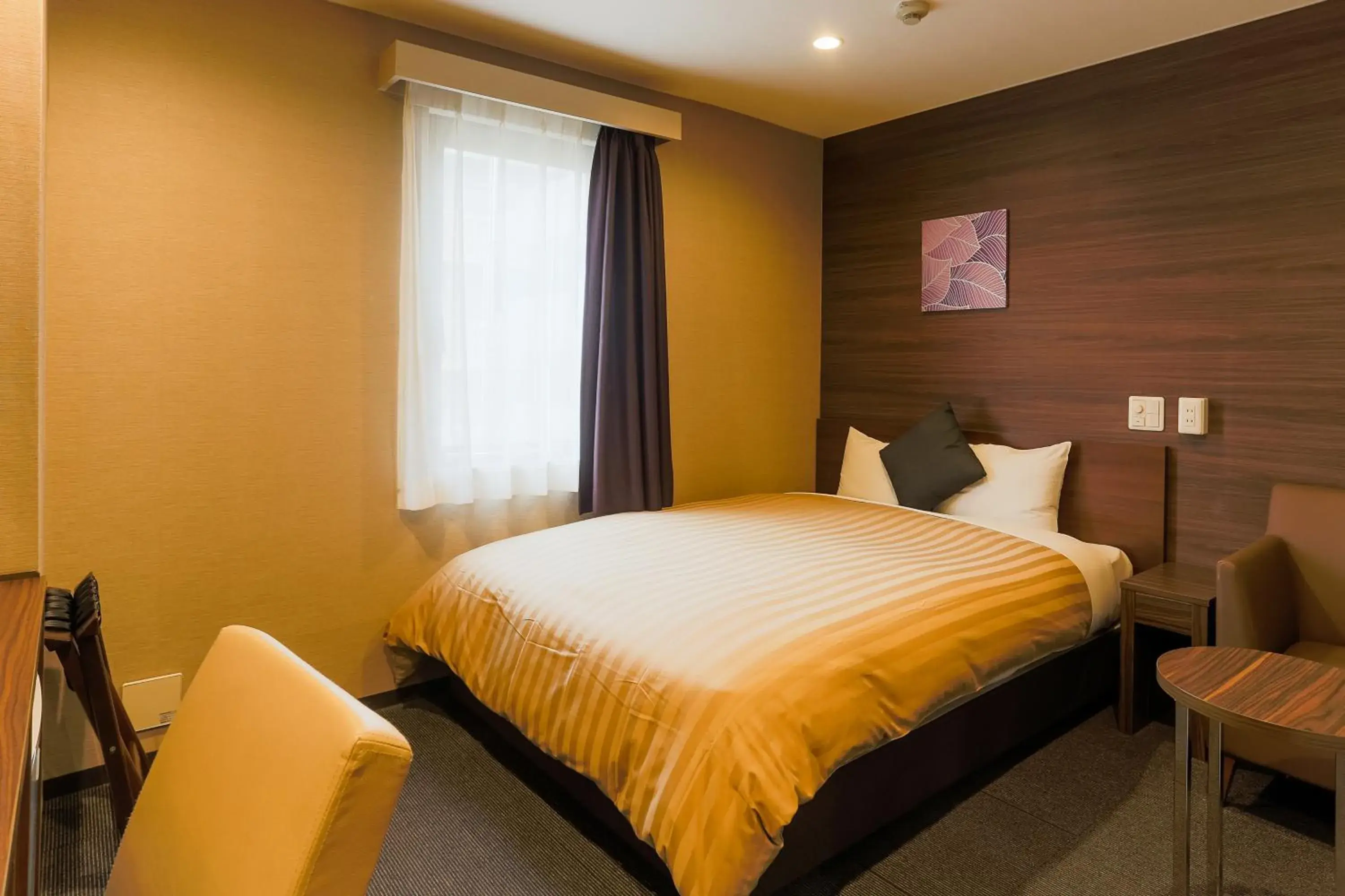 Photo of the whole room, Bed in Sun Royal Kawasaki
