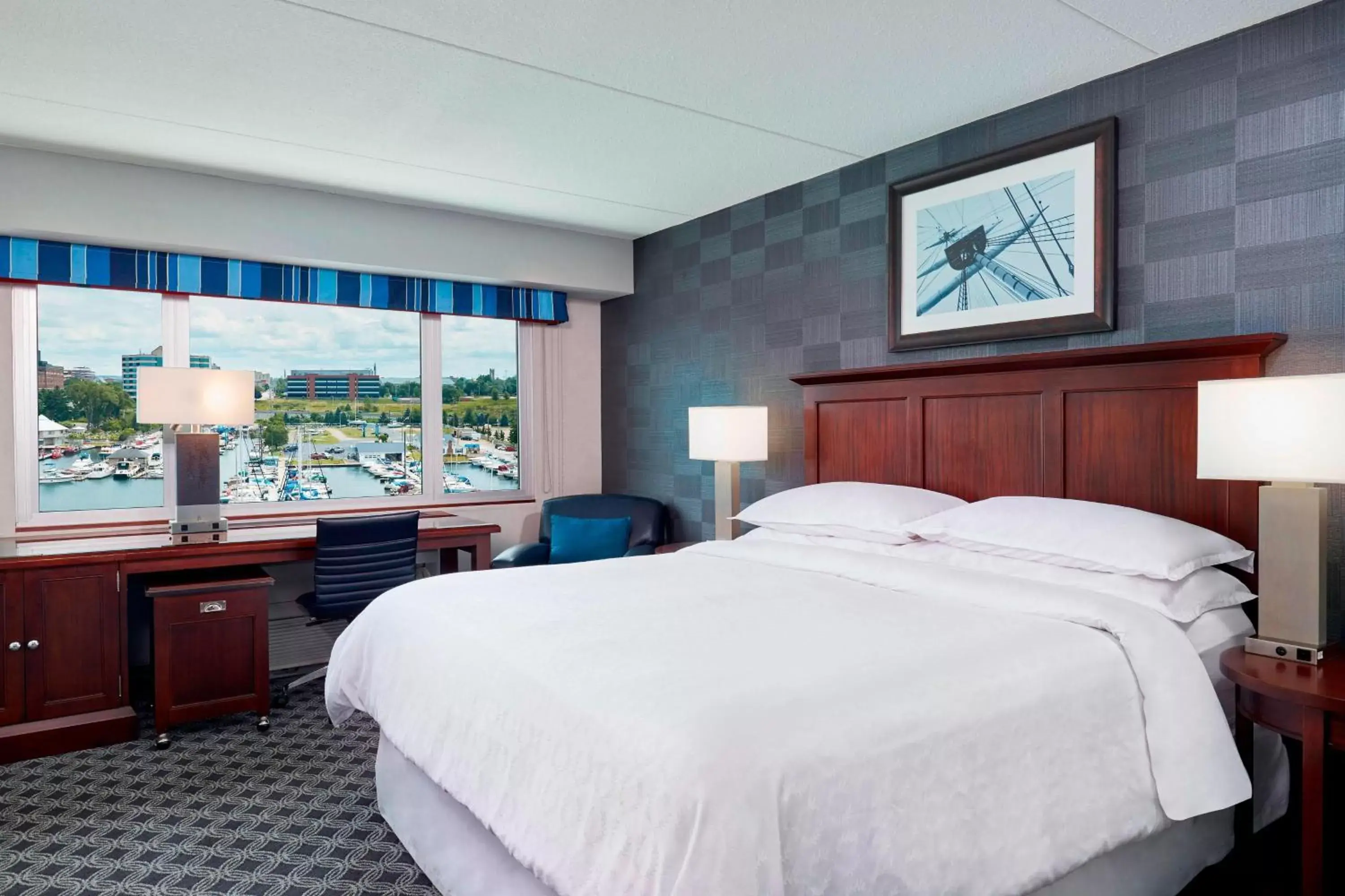 Club lounge access, Guest room, 1 King, Marina view in Sheraton Erie Bayfront Hotel