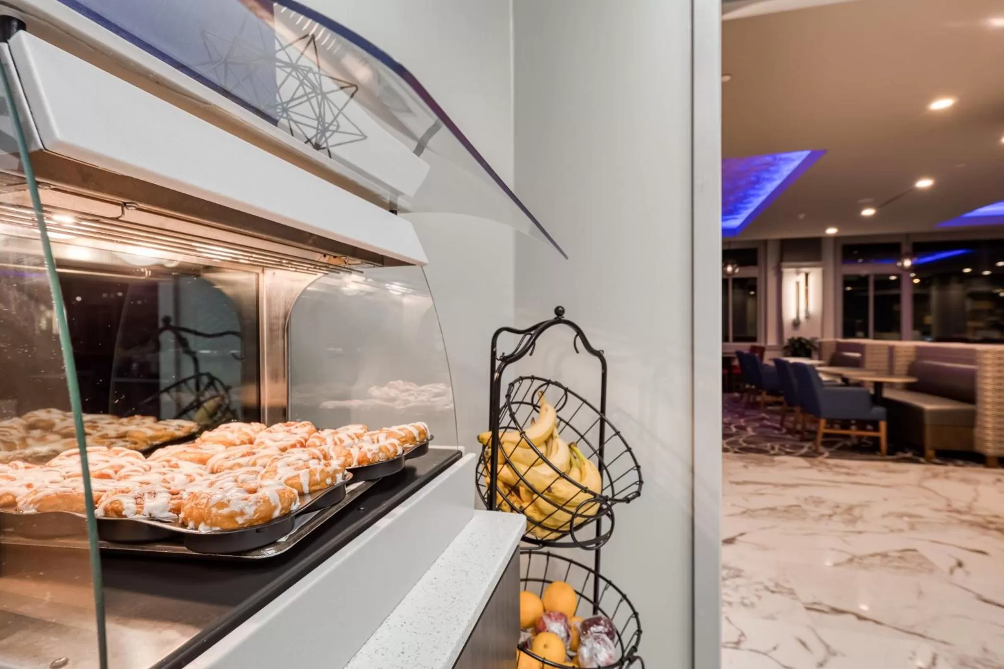 Restaurant/places to eat in Holiday Inn Express Kansas City Downtown