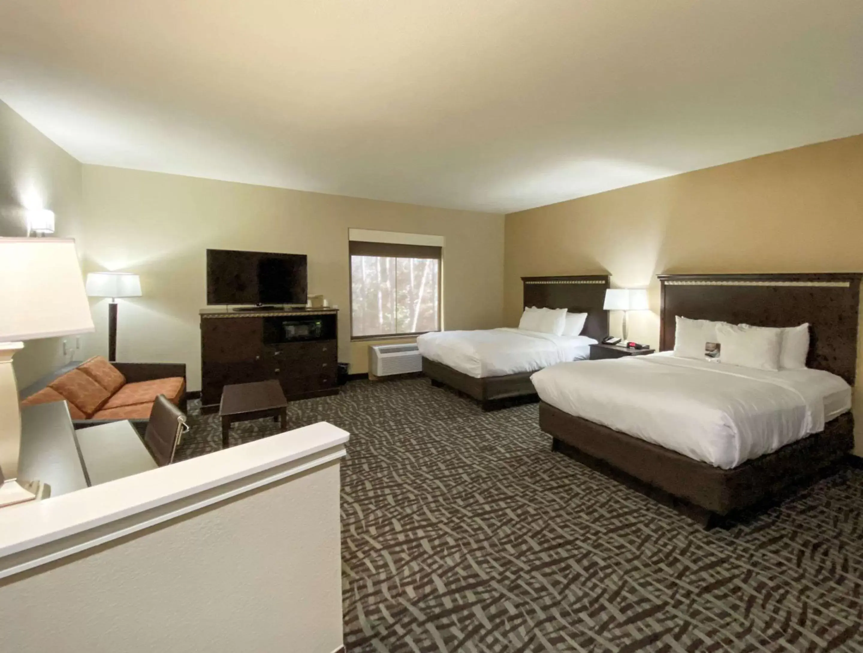 Bedroom in Comfort Suites by Choice Hotels, Kingsland, I-95, Kings Bay Naval Base