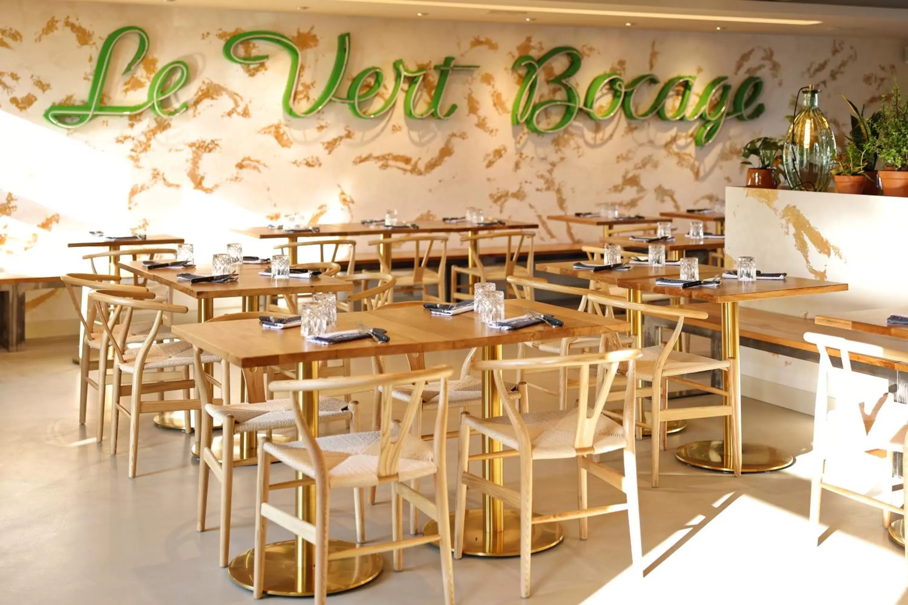 Restaurant/Places to Eat in Le Vert Bocage