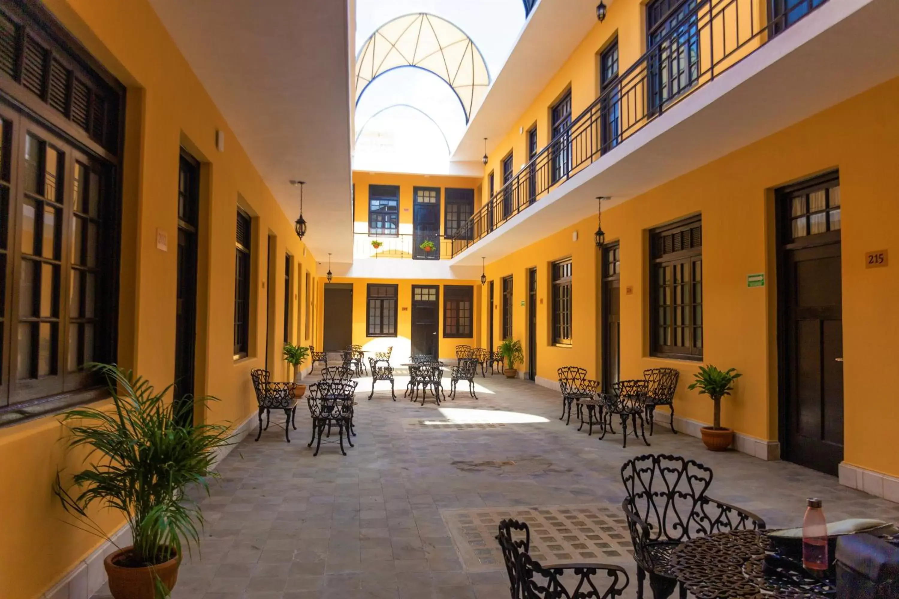 Seating area in Hotel La Nacional By Kavia