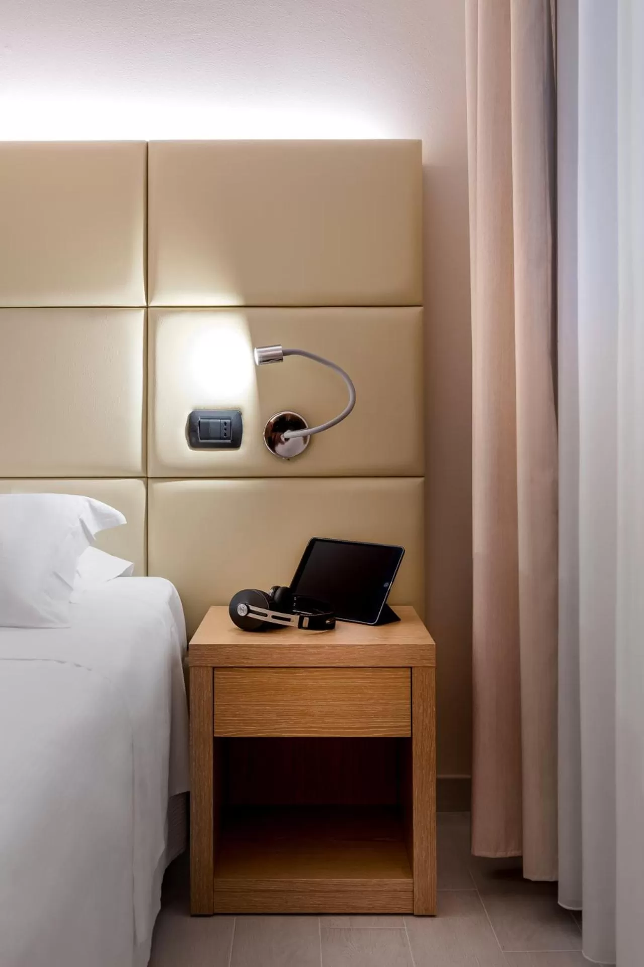 Photo of the whole room, Bed in Best Western Cavalieri Della Corona