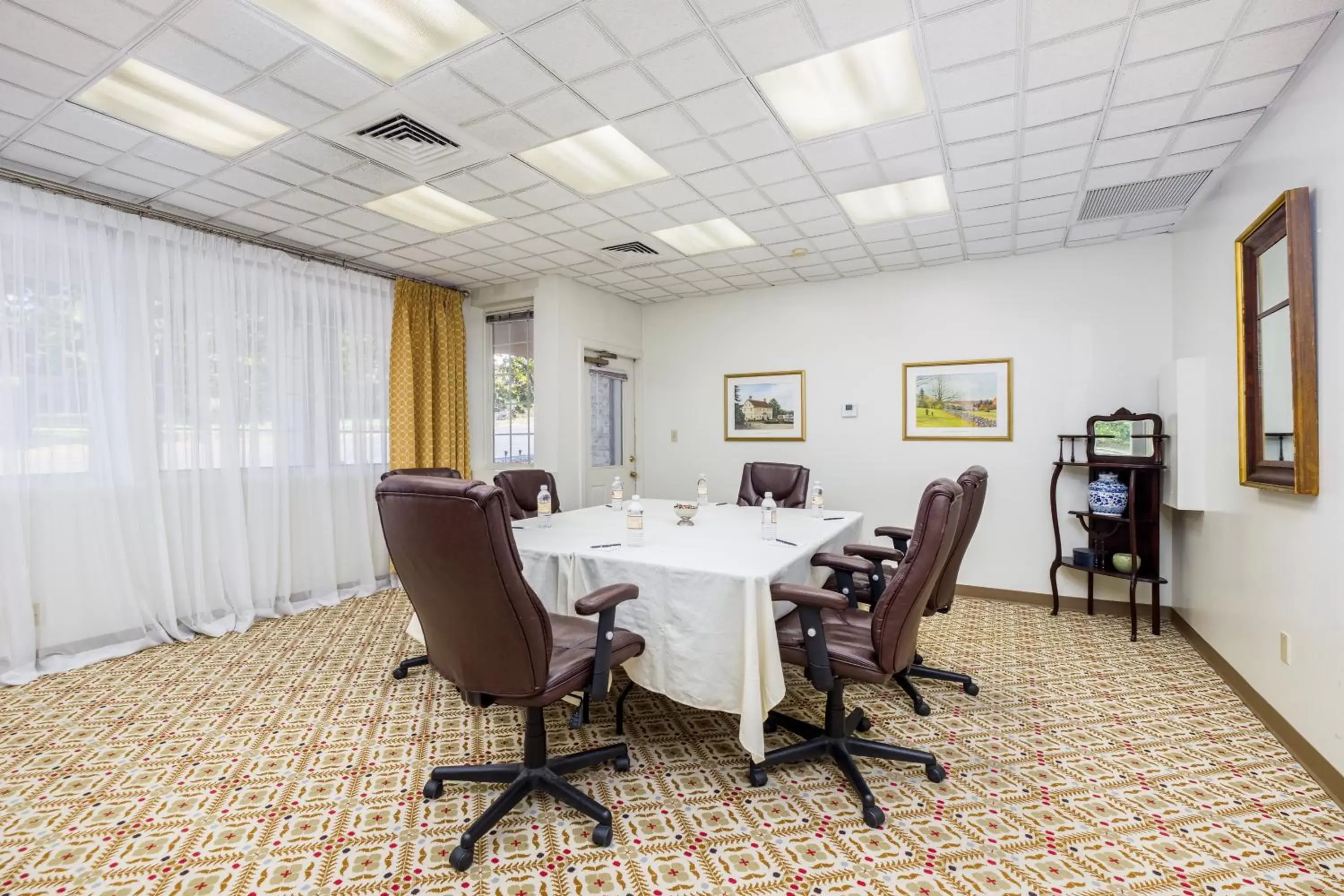 The Farmington Inn and Suites The Farmington Inn and Suites