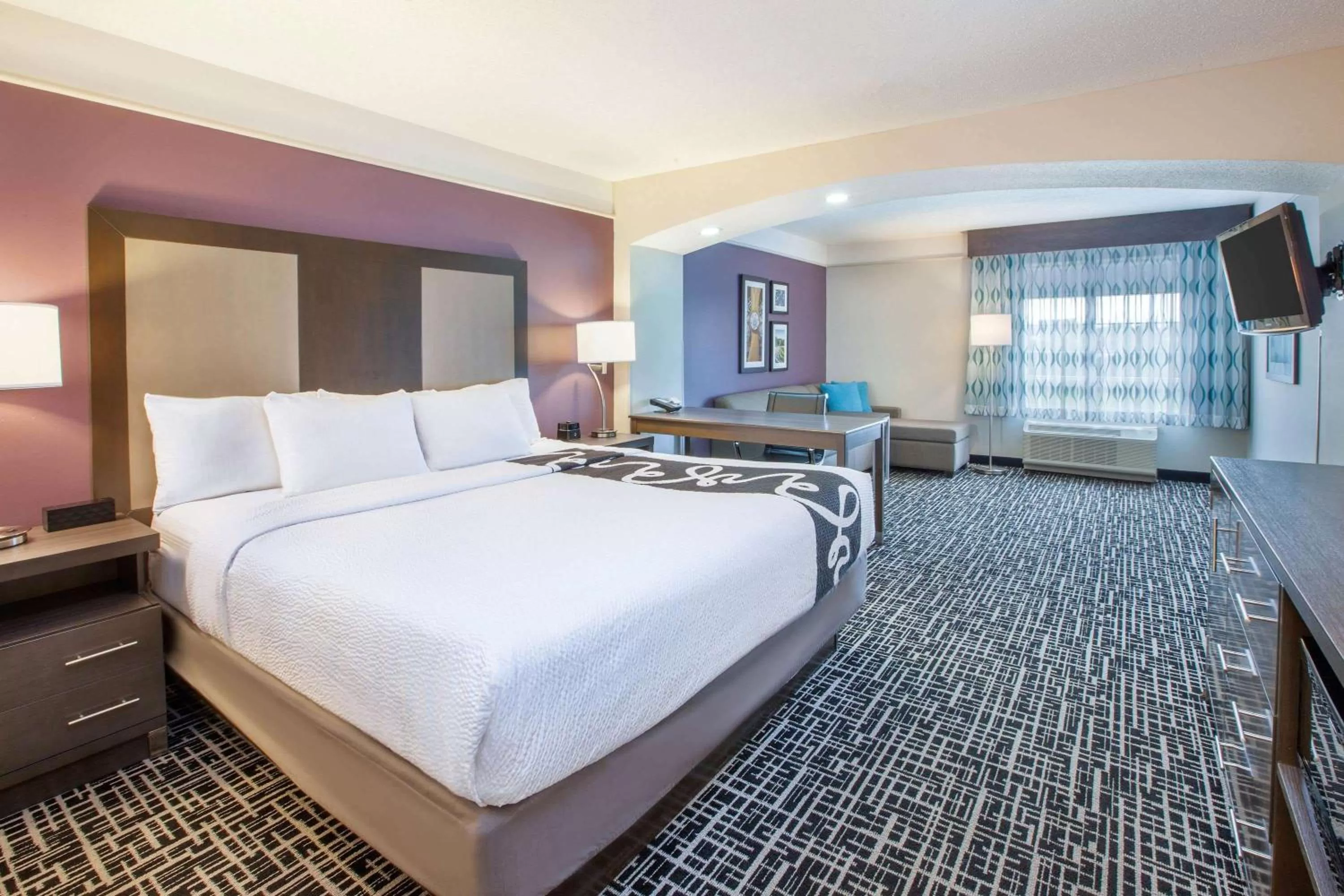 Photo of the whole room, Bed in La Quinta by Wyndham Cincinnati Airport Florence