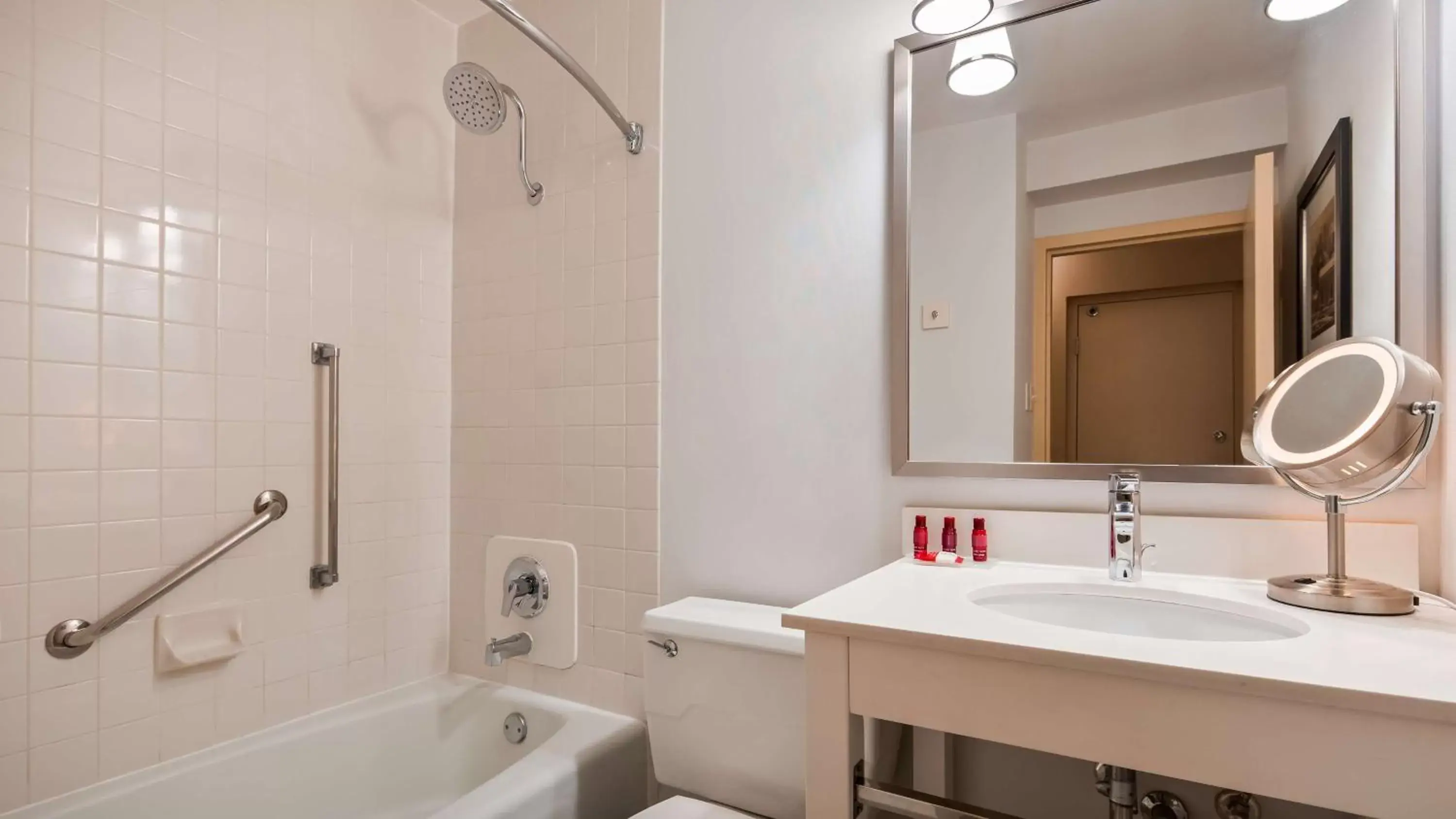 Toilet, Bathroom in Best Western Premier Kansas City Sports Complex Hotel
