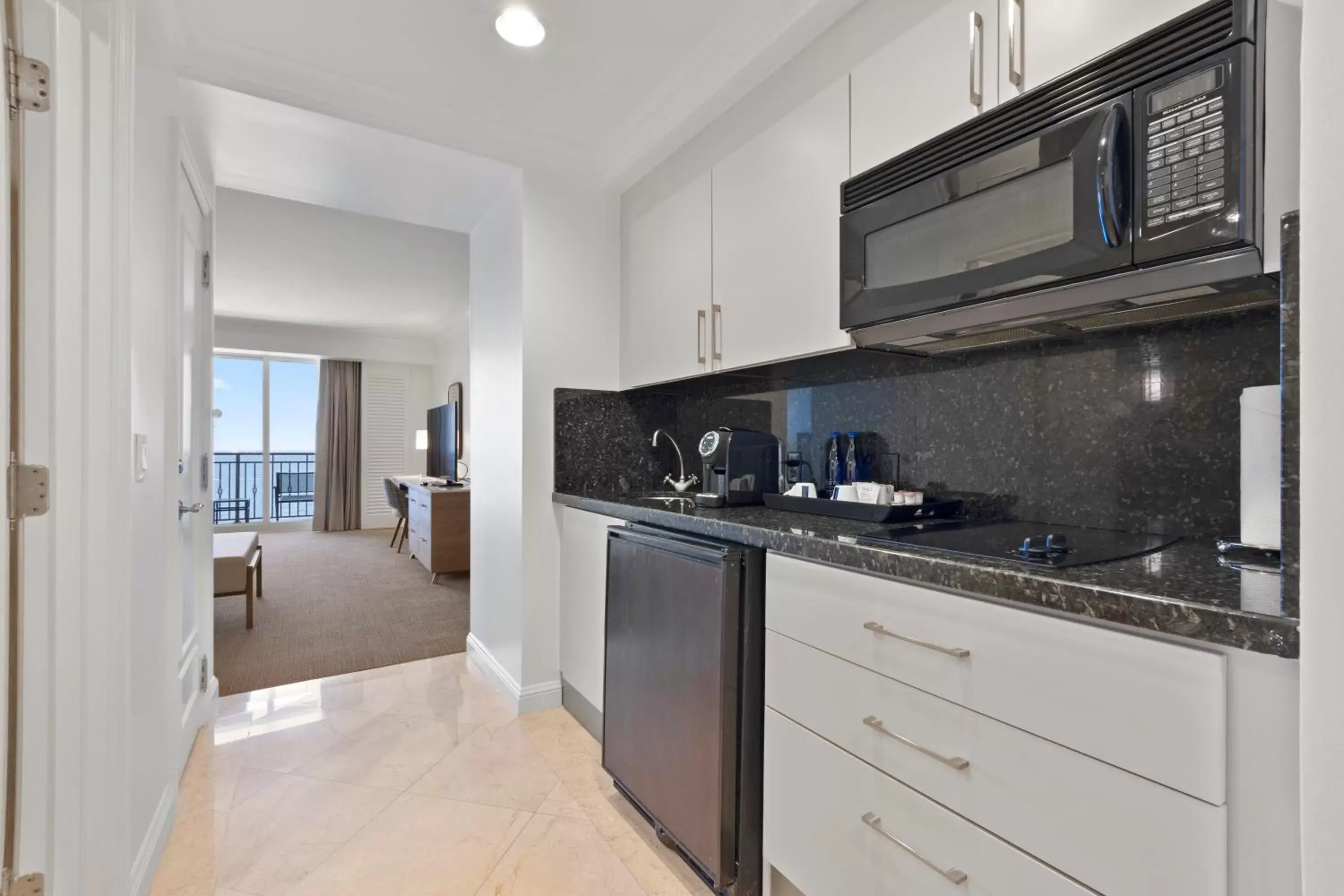 minibar, Kitchen/Kitchenette in The Atlantic Hotel & Spa