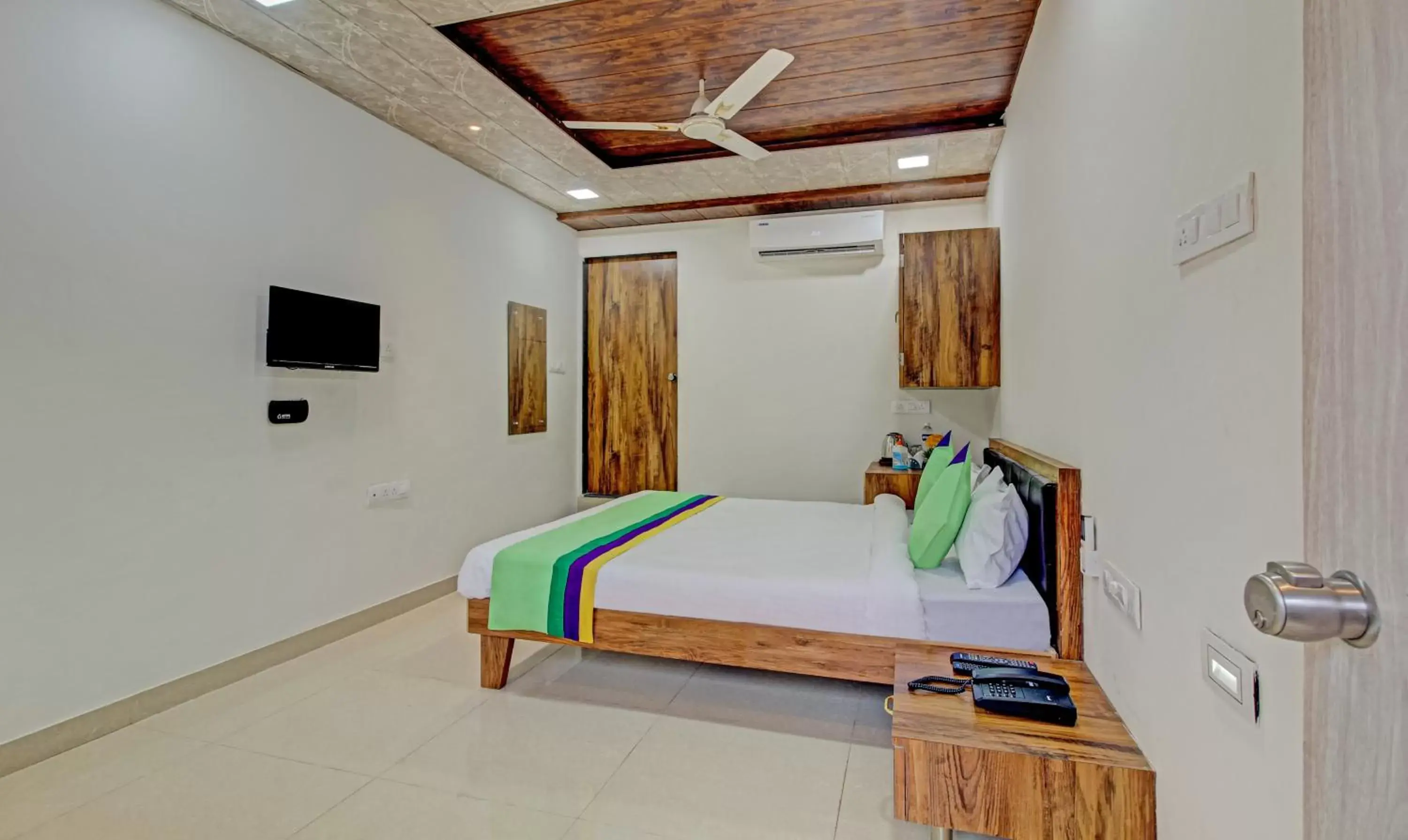 Bedroom, Bed in Sai Samrat Resort Bedroom, Bed in Sai Samrat Resort