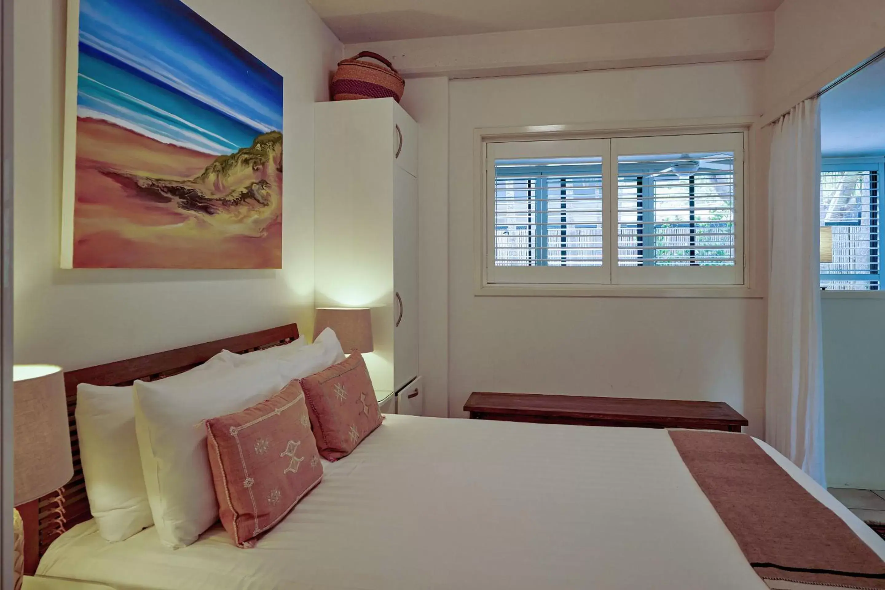Bedroom, Bed in Julians Apartments