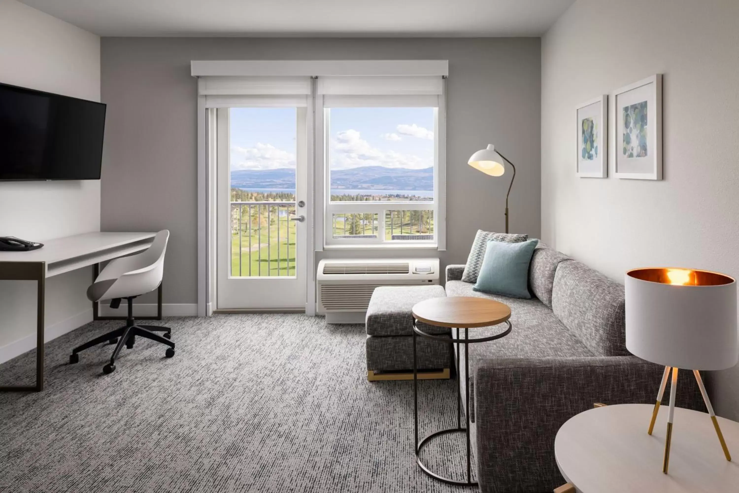 Photo of the whole room, Seating Area in TownePlace Suites by Marriott West Kelowna