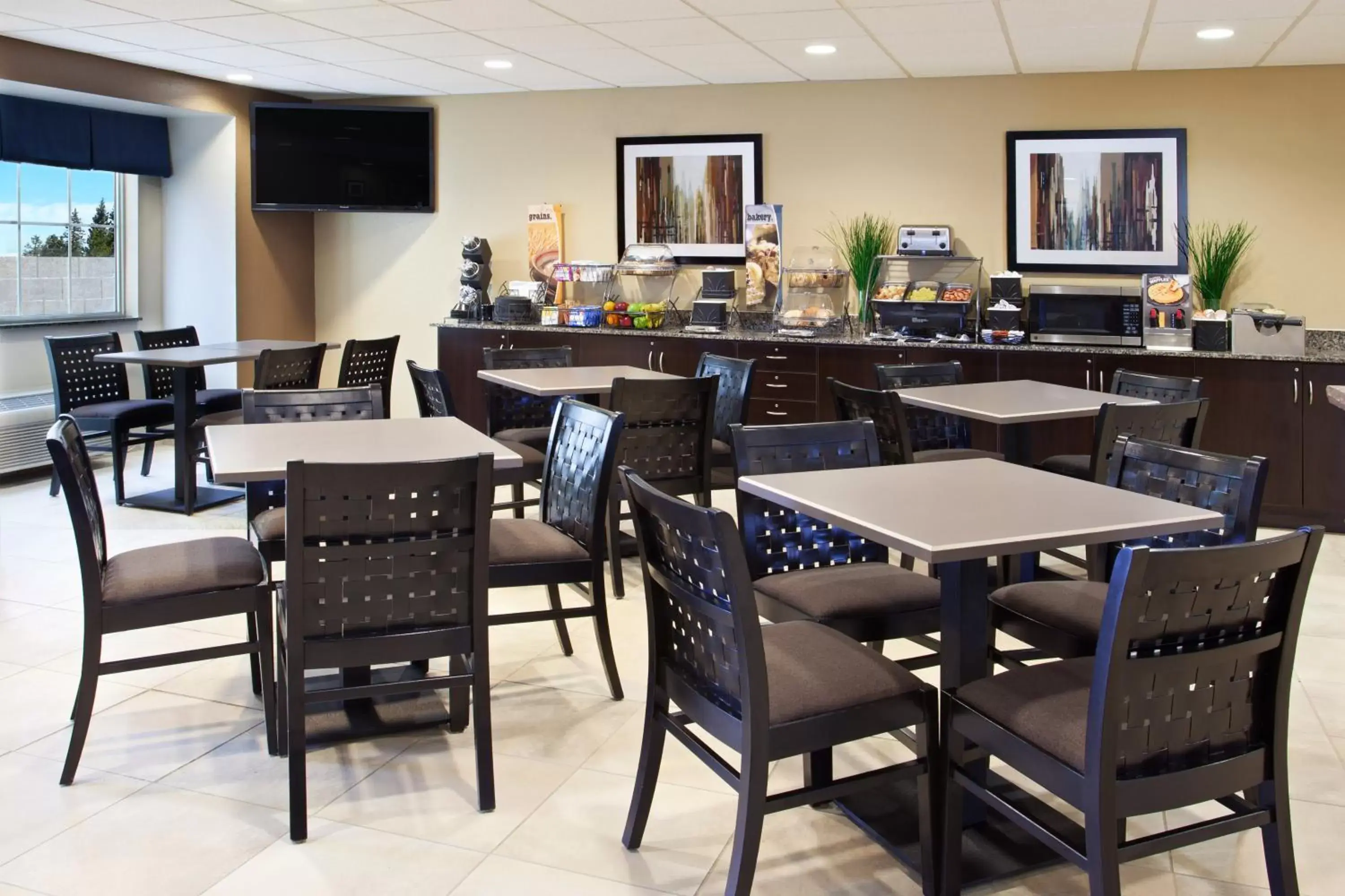 Lobby or reception, Restaurant/Places to Eat in Microtel Inn & Suites by Wyndham Waynesburg