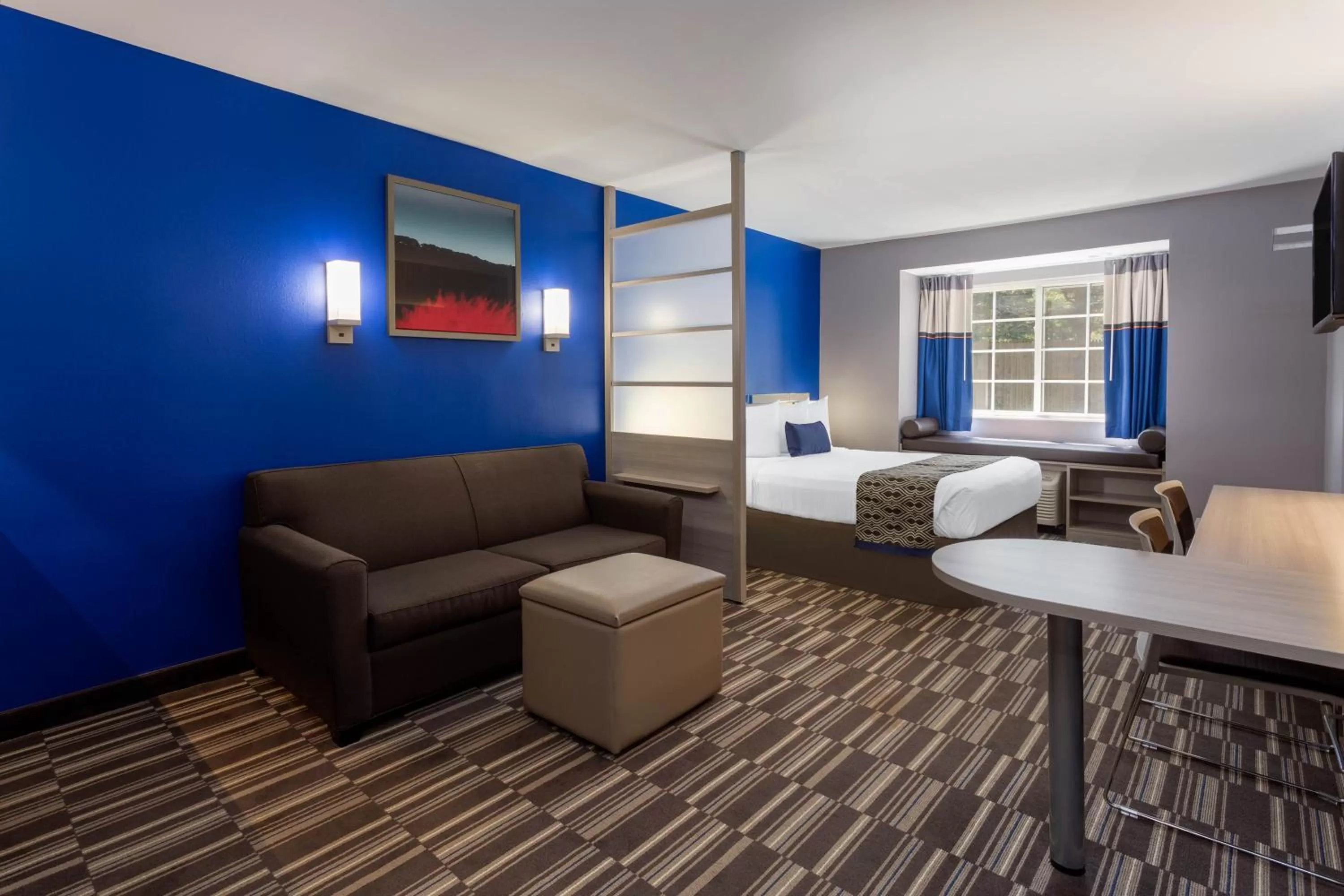 Living room, Bed in Microtel Inn & Suites by Wyndham Bethel/Danbury