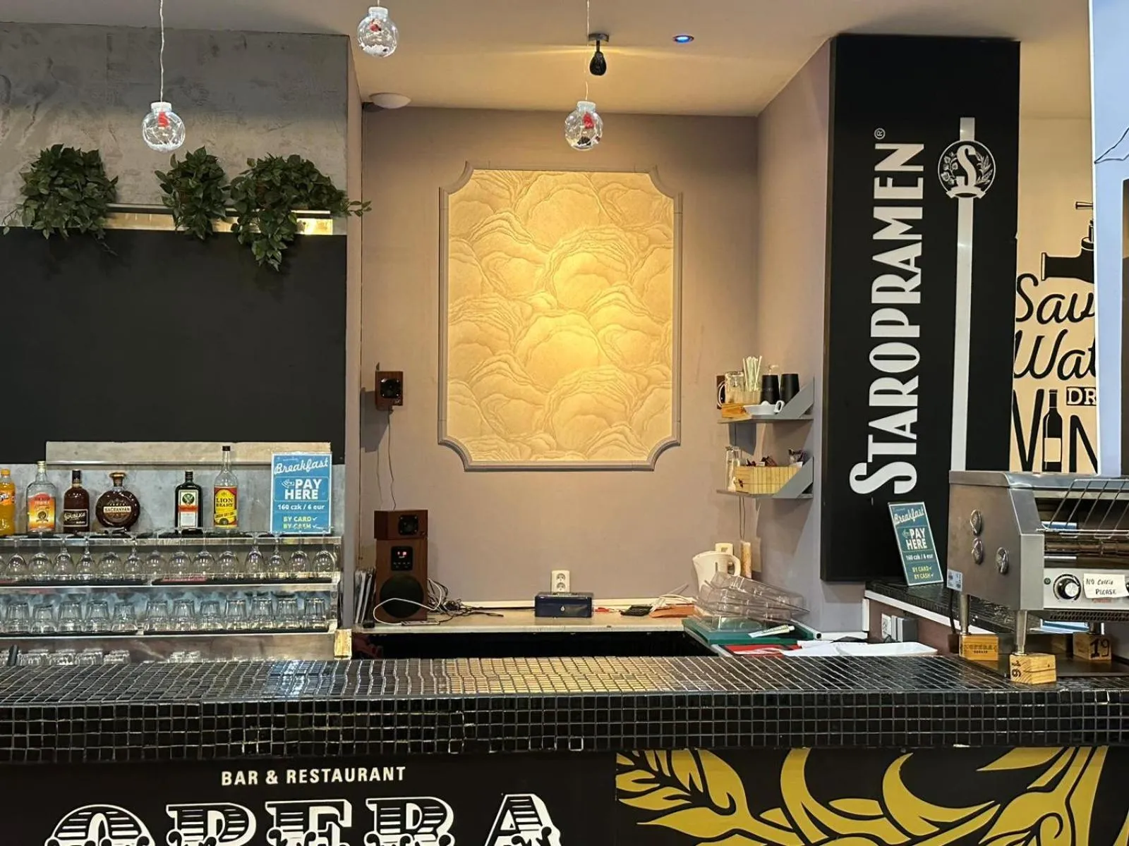 Restaurant/places to eat in Plus Prague