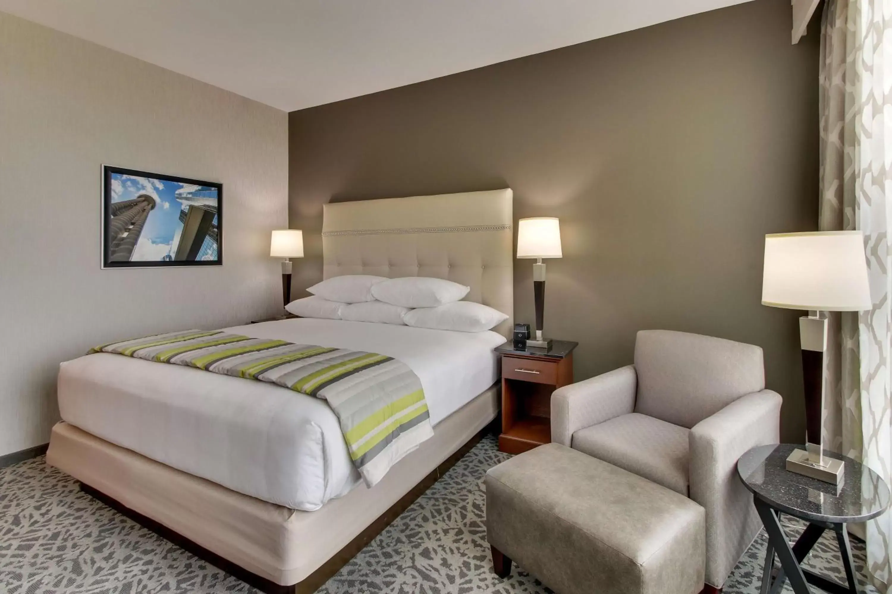 Photo of the whole room, Bed in Drury Plaza Hotel Dallas Richardson