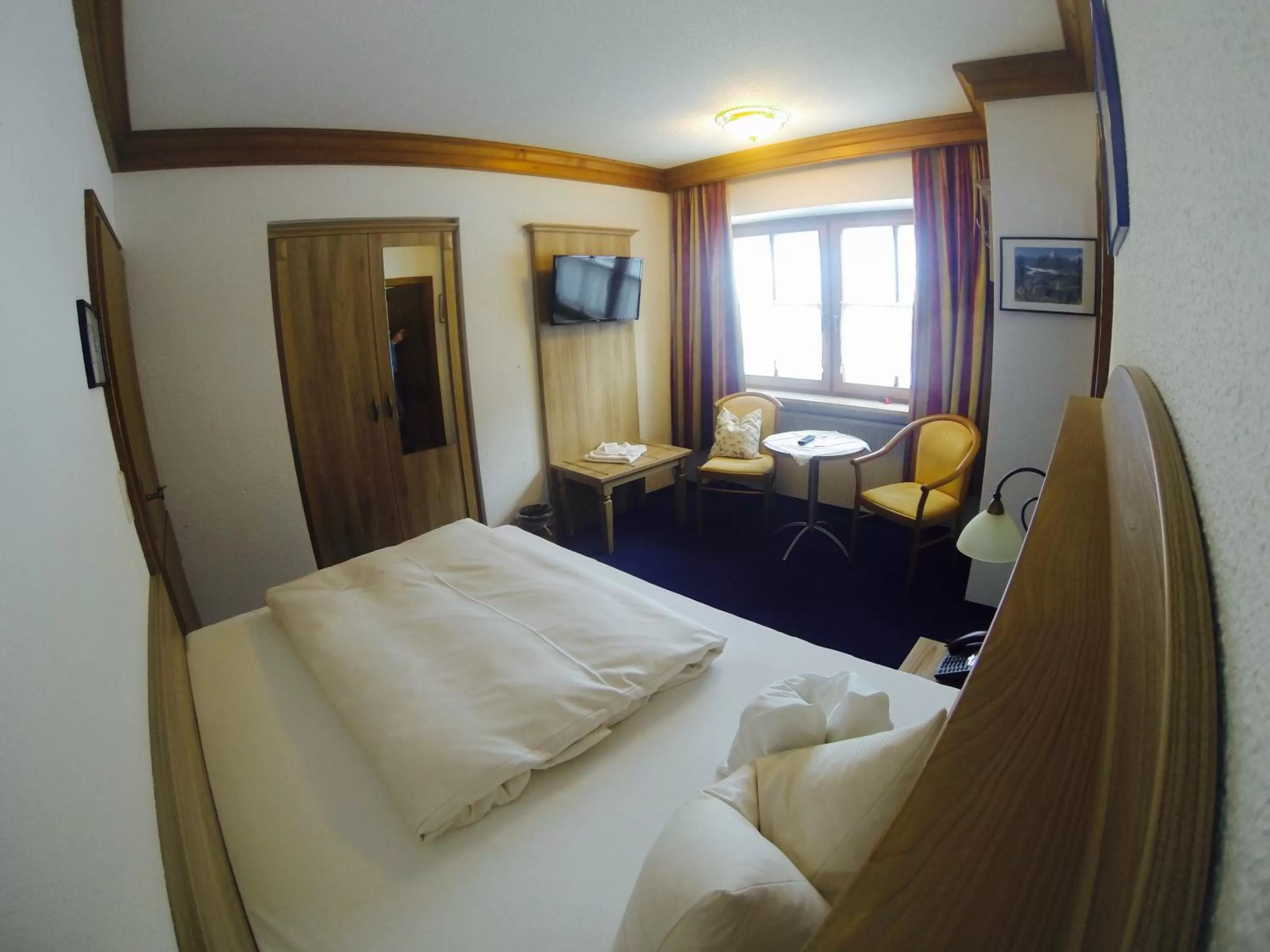 TV and multimedia, Bed in Aktivhotel & Gasthof Schmelz Ihr familienfreundliches Urlaubs Hotel mit Wellness Almsauna ab Februar Chiemgau Karte