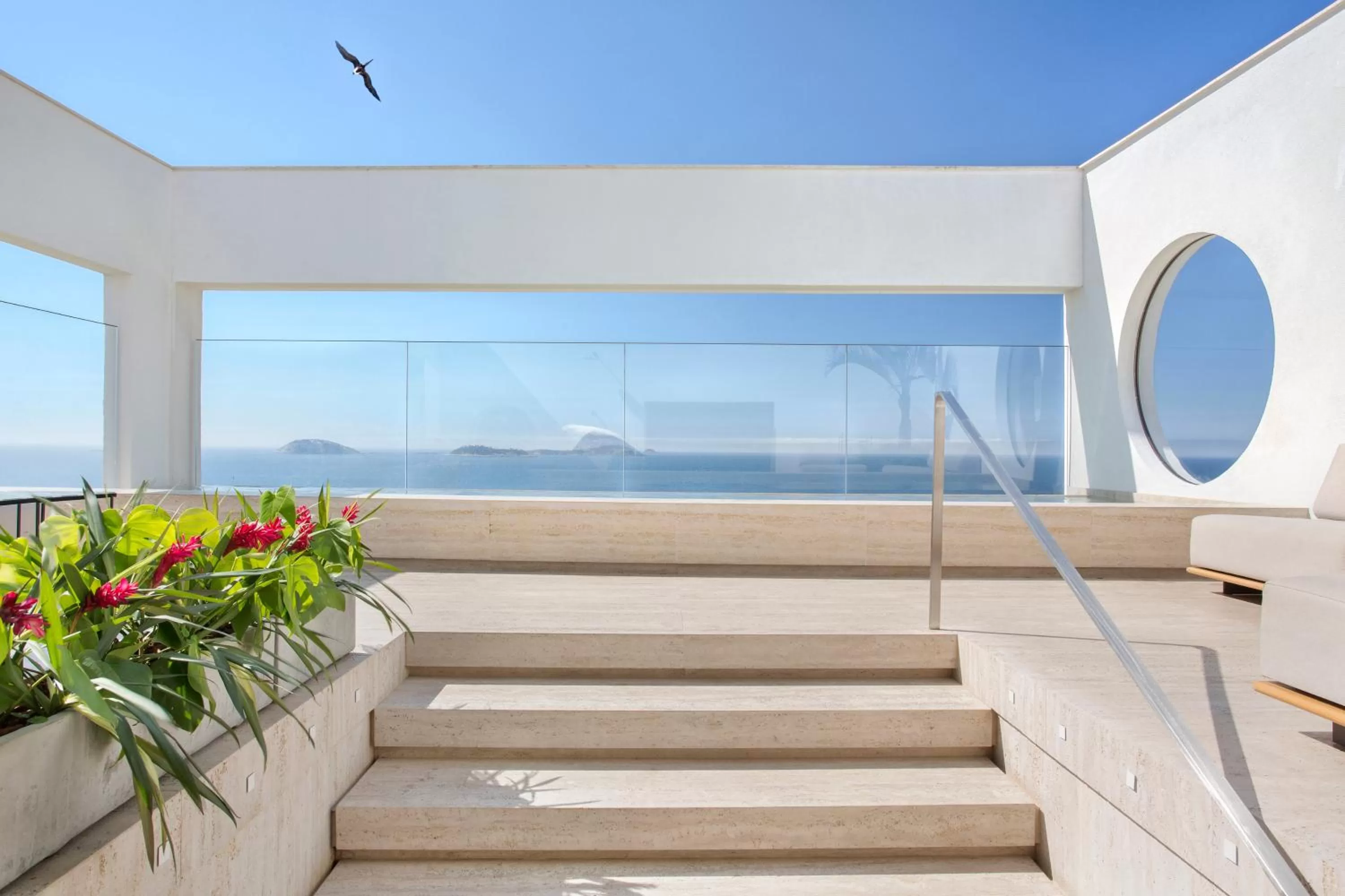 Swimming pool in JANEIRO Hotel