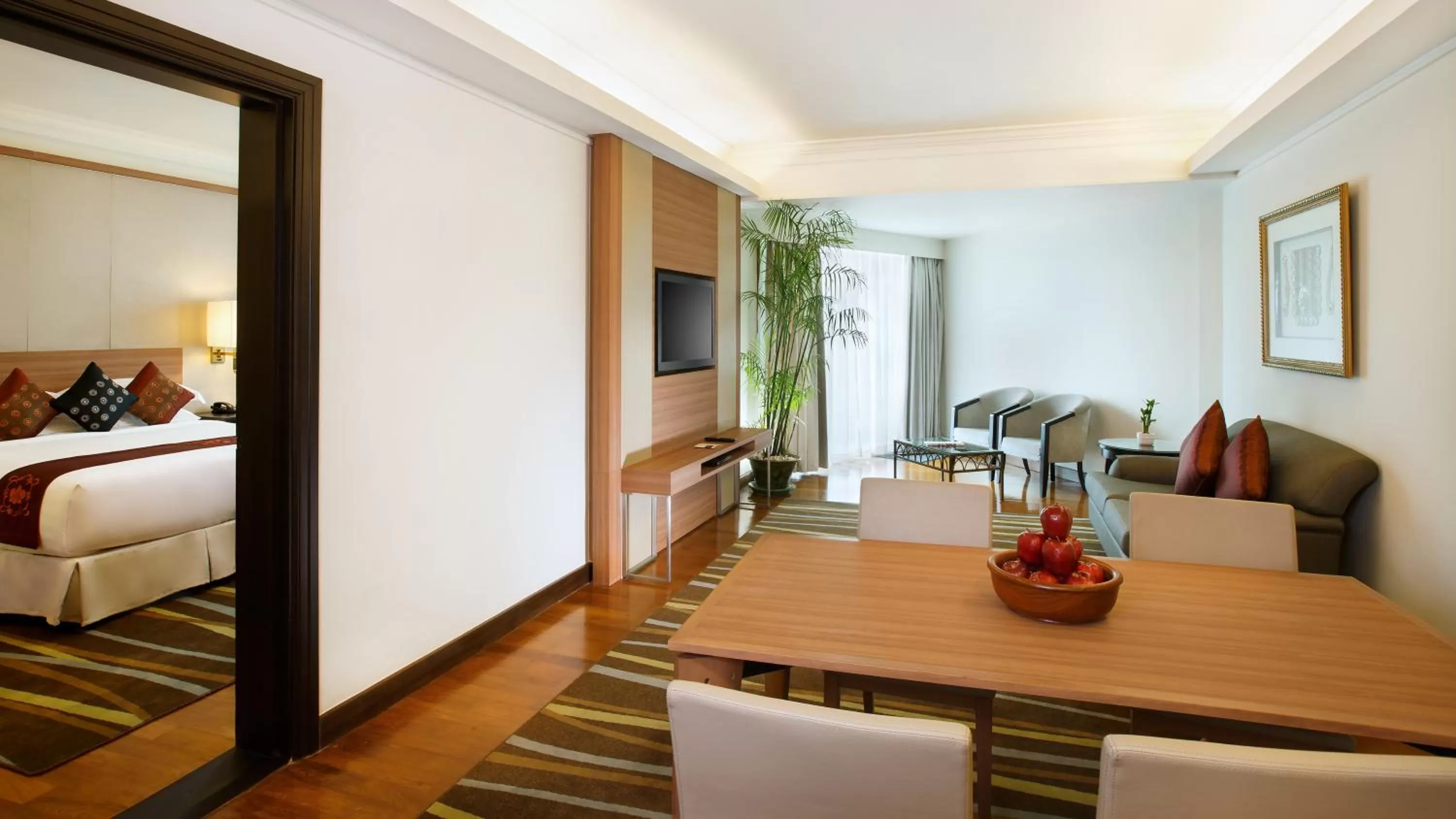 Dining area, Bed in PARKROYAL Yangon