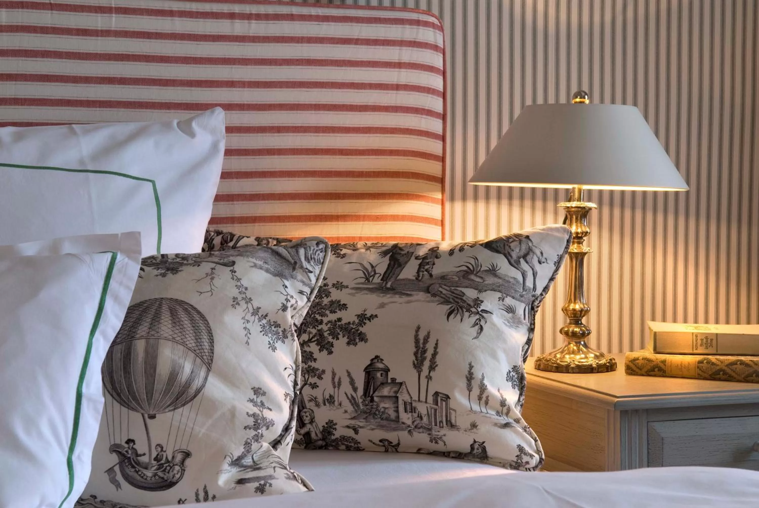 Bed in Brauereigasthof-Hotel Aying