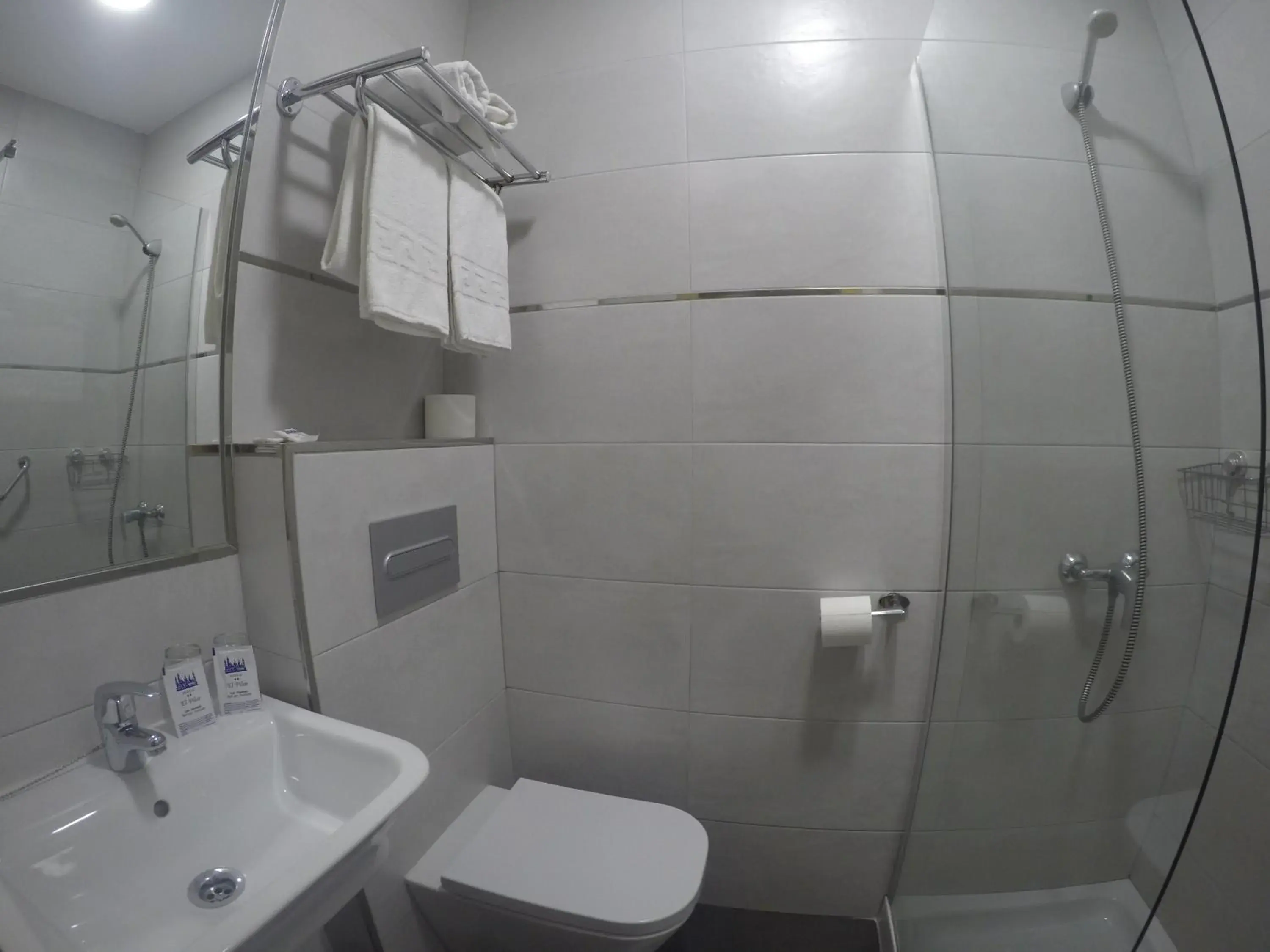 Bathroom in Hostal El Pilar
