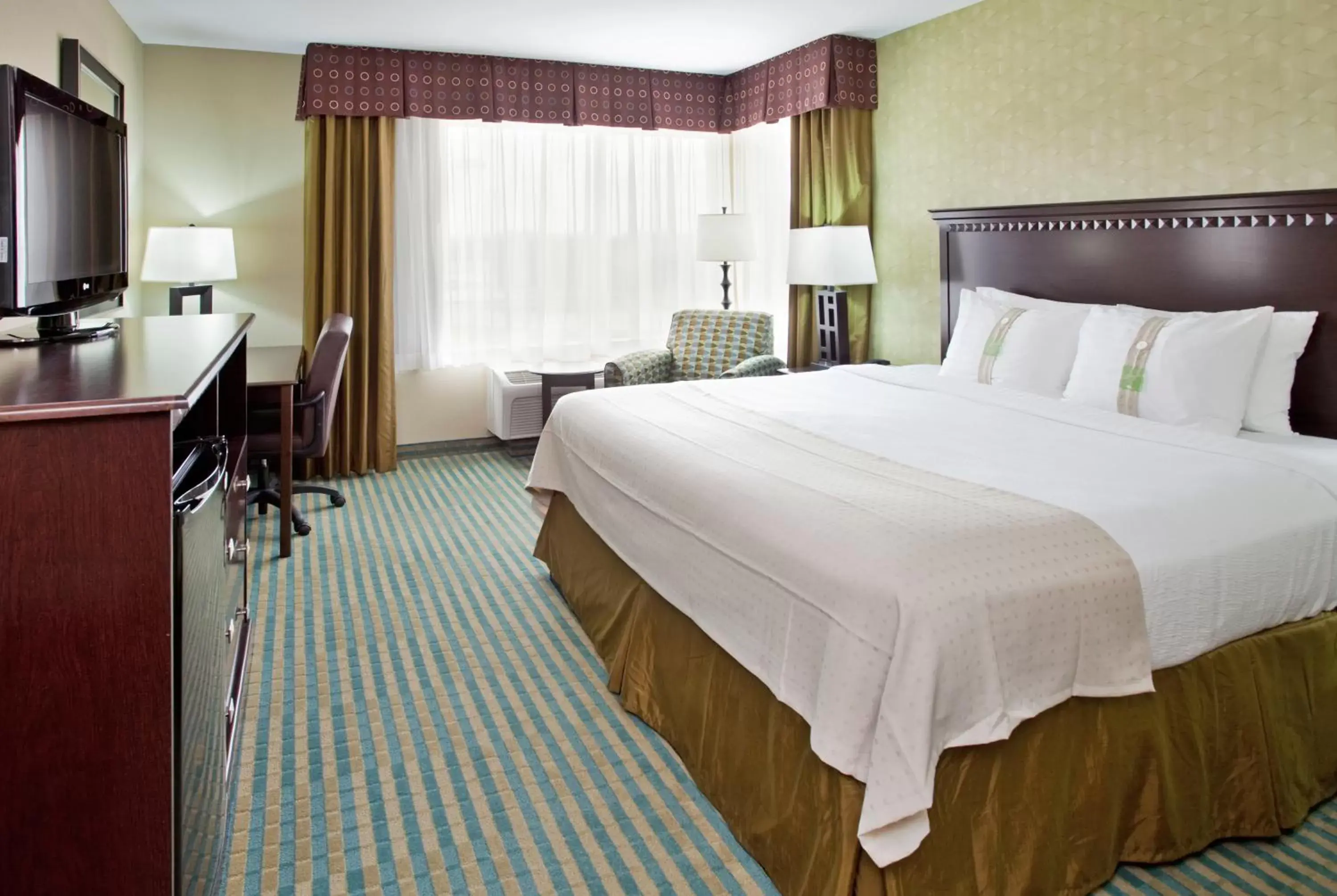 Bedroom, Bed in Holiday Inn Columbia East, an IHG Hotel