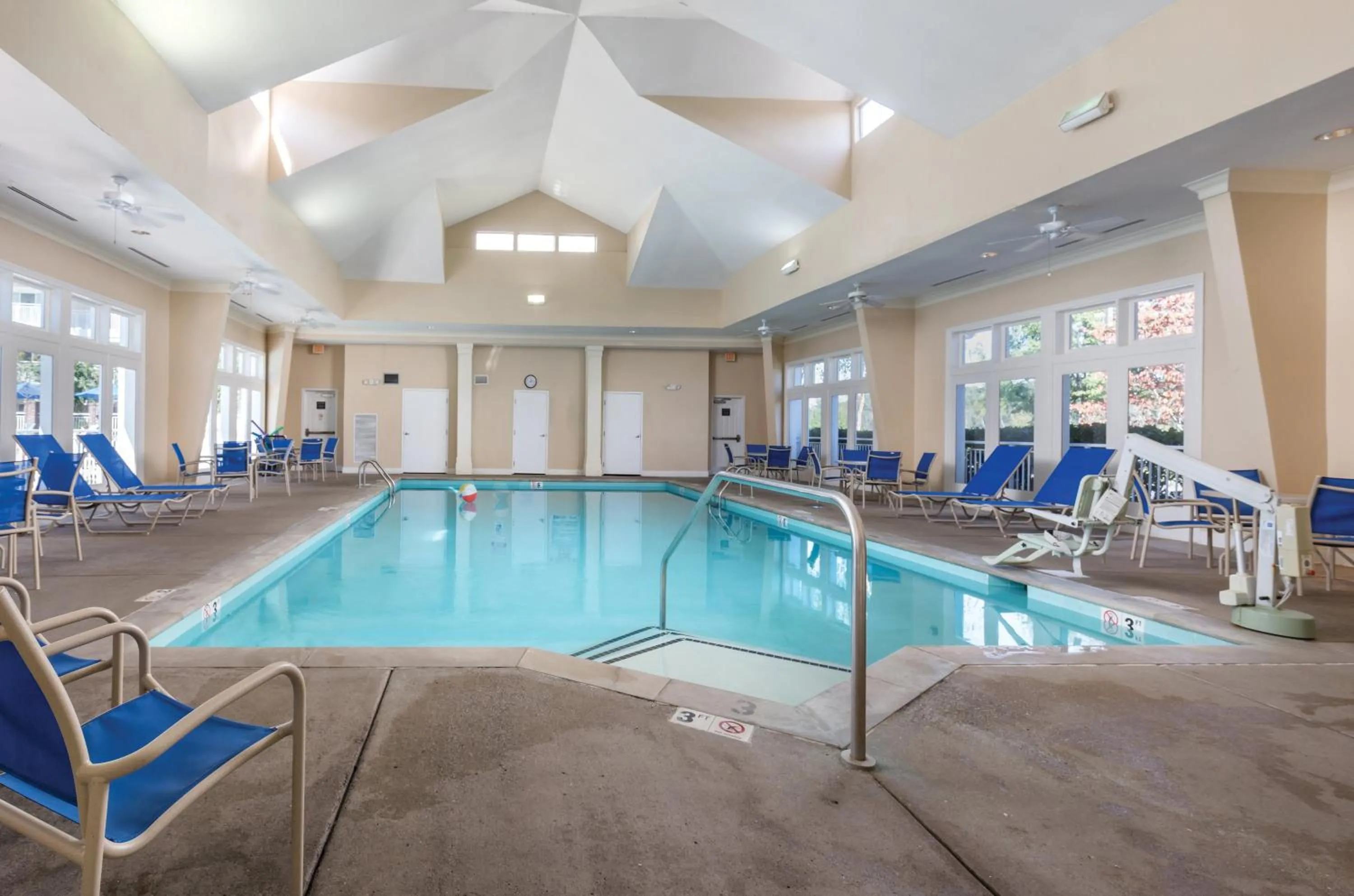 Swimming pool in Club Wyndham Nashville