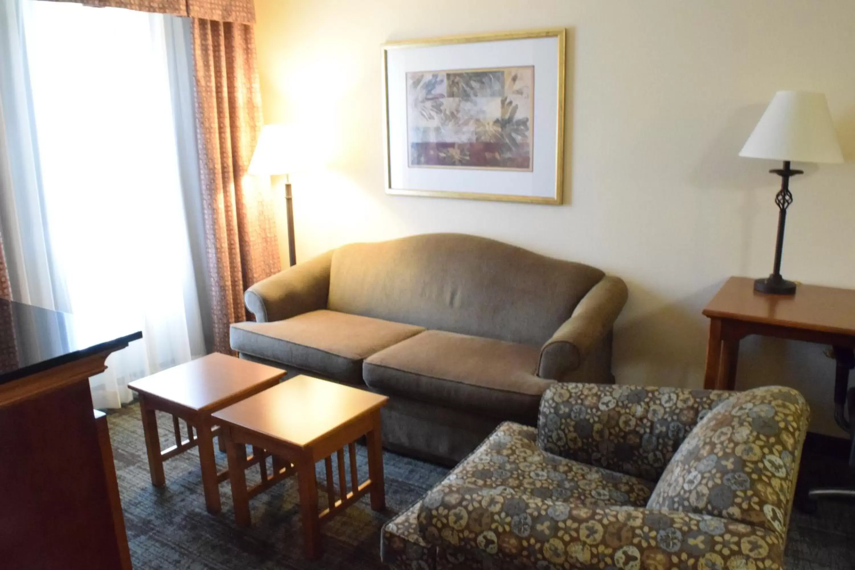 Living room, Lounge/Bar in Staybridge Suites Houston West - Energy Corridor, an IHG Hotel