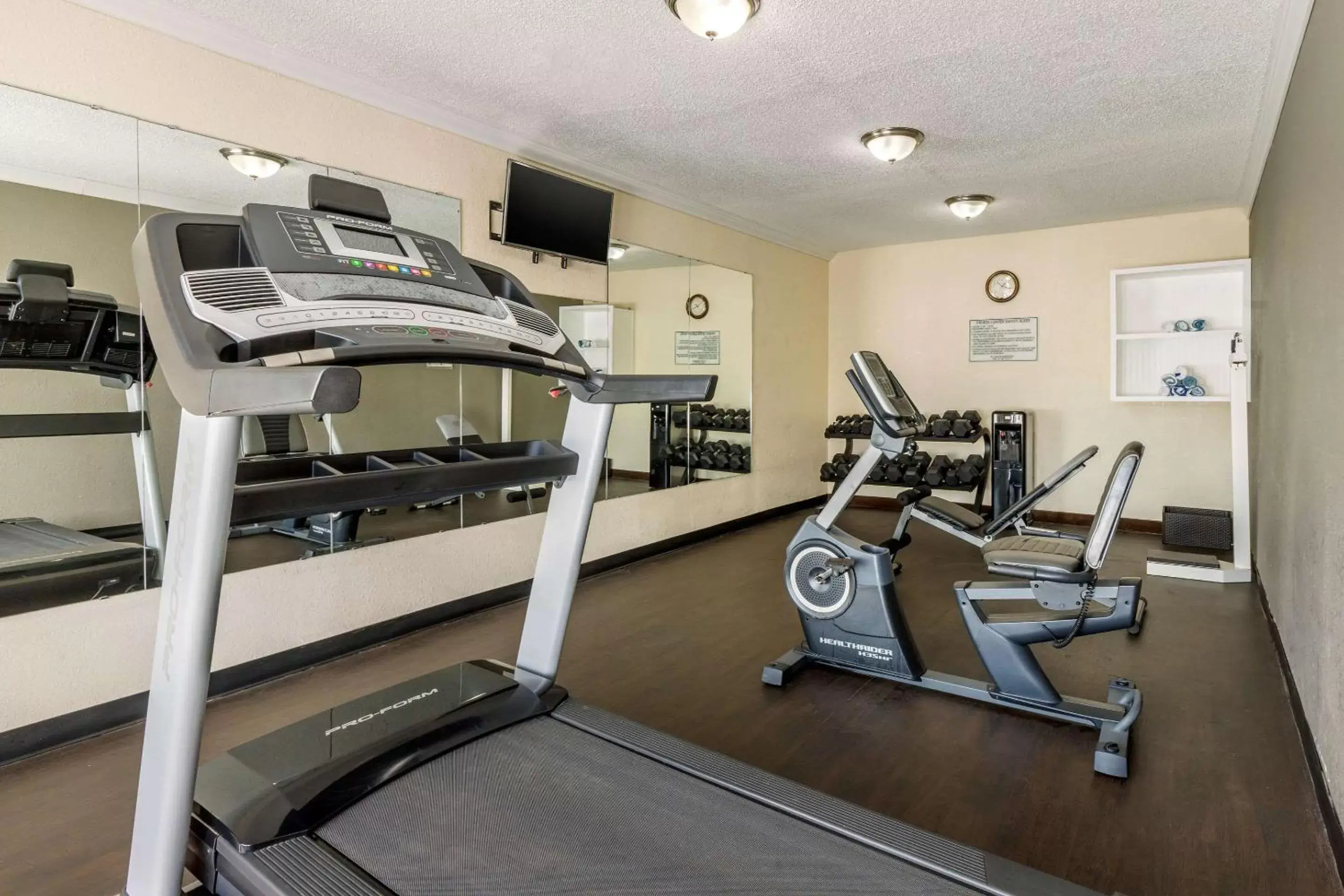 Fitness centre/facilities, Fitness Center/Facilities in Quality Inn Airport South