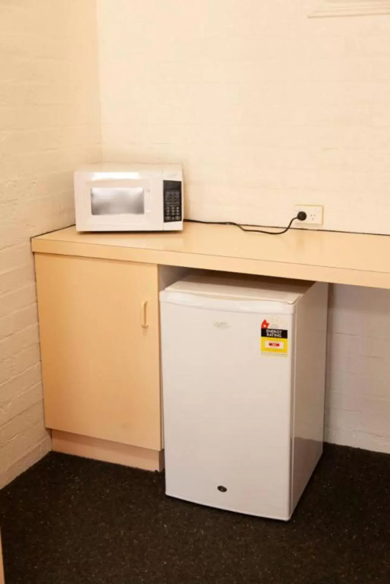 Kitchen or kitchenette, Kitchen/Kitchenette in Bega Downs Motor Inn