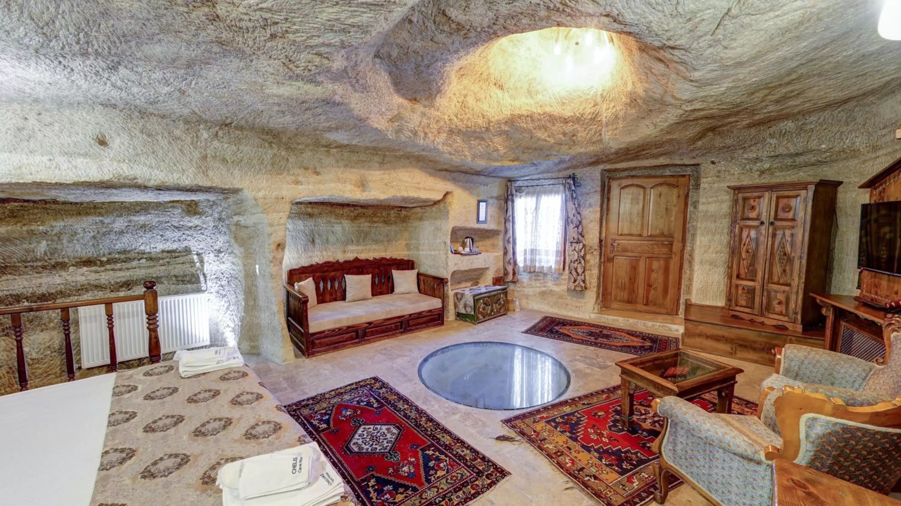 Photo of the whole room, Bed in Chelebi Cave House