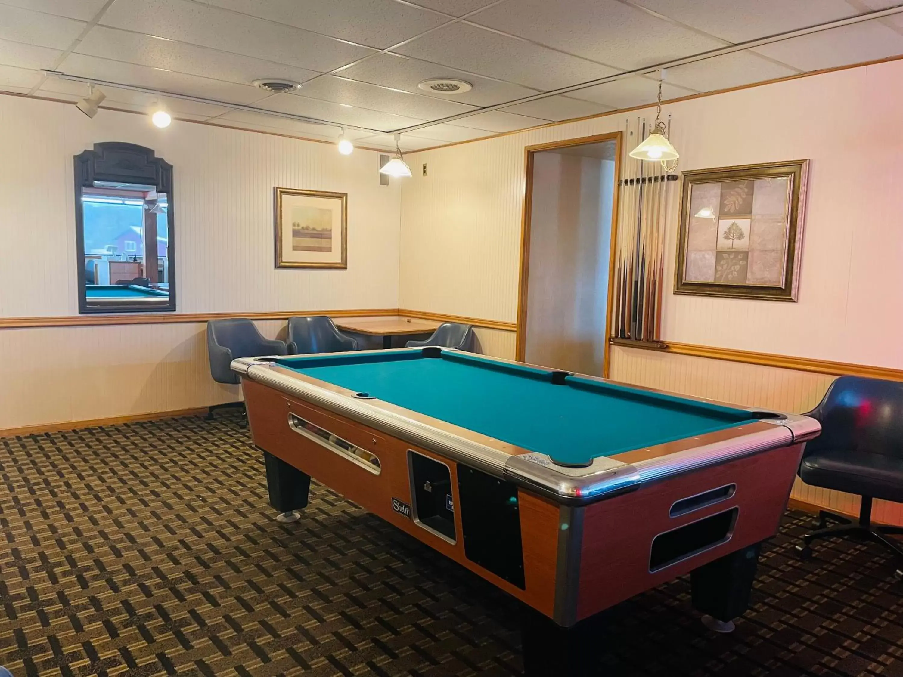 Lounge or bar, Billiards in America's Best Value Inn