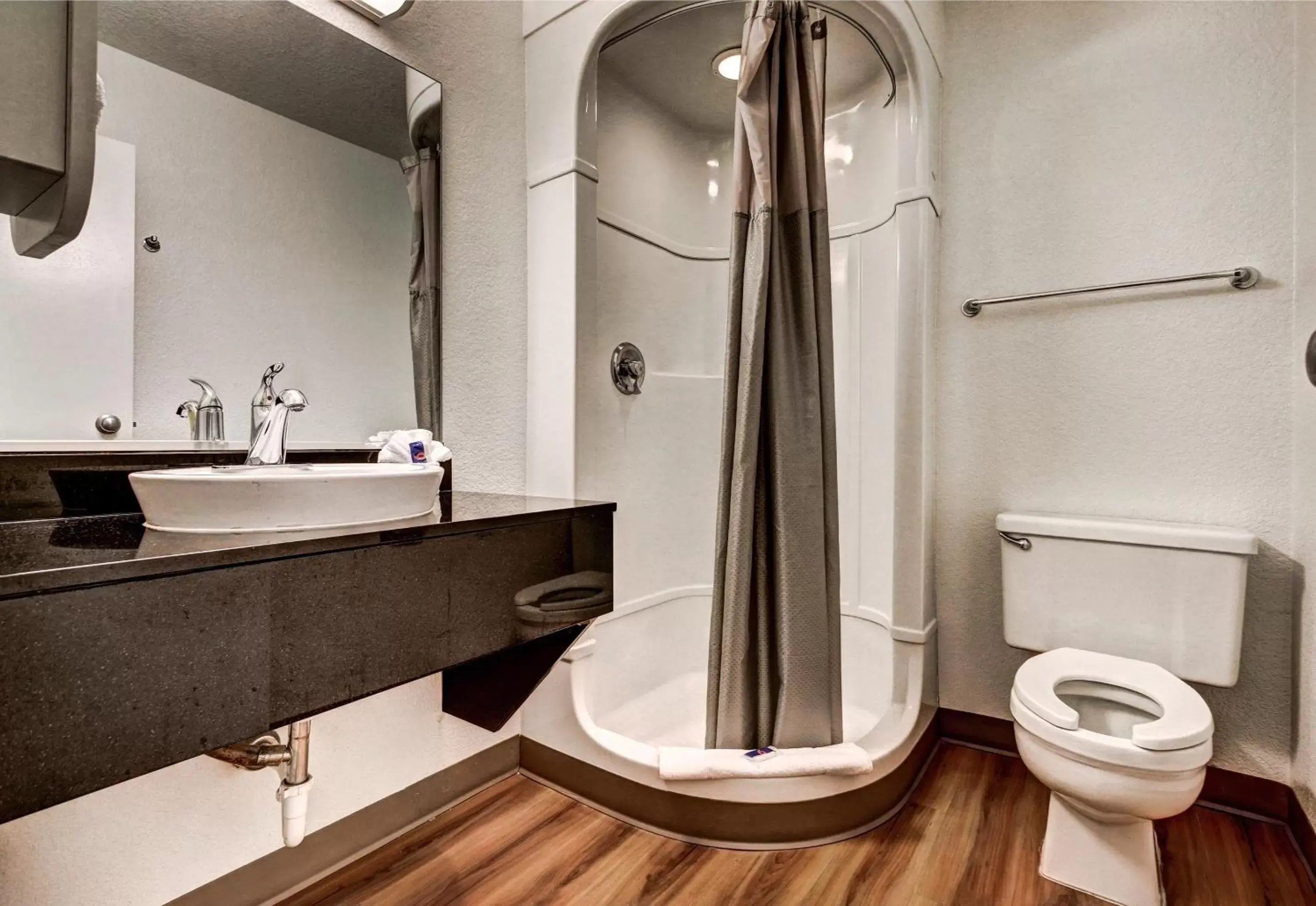 Deluxe Queen Room - single occupancy - Non-Smoking in Motel 6 Wells Deluxe Queen Room - single occupancy - Non-Smoking in Motel 6 Wells