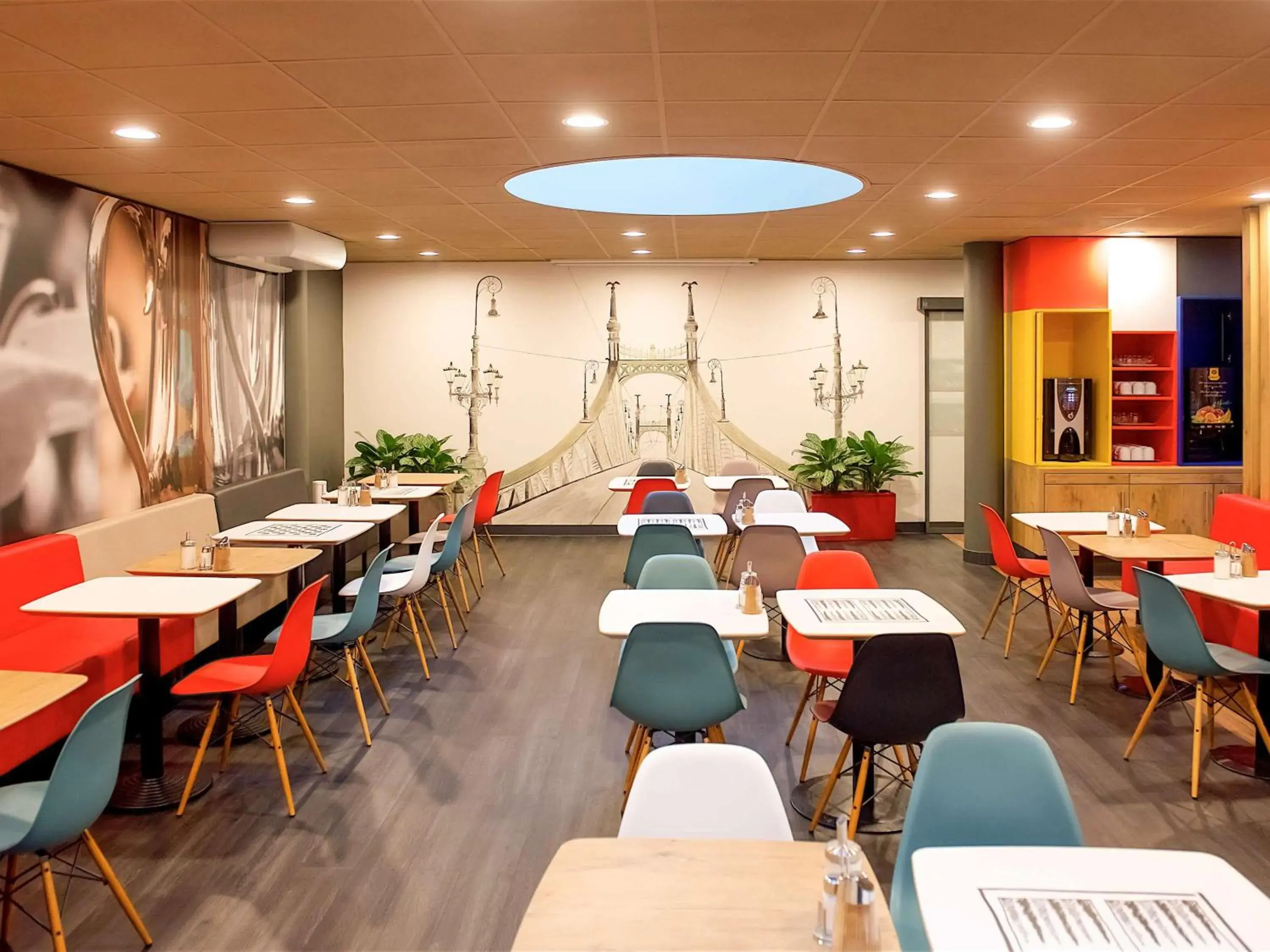 Restaurant/Places to Eat in Ibis Budapest Centrum