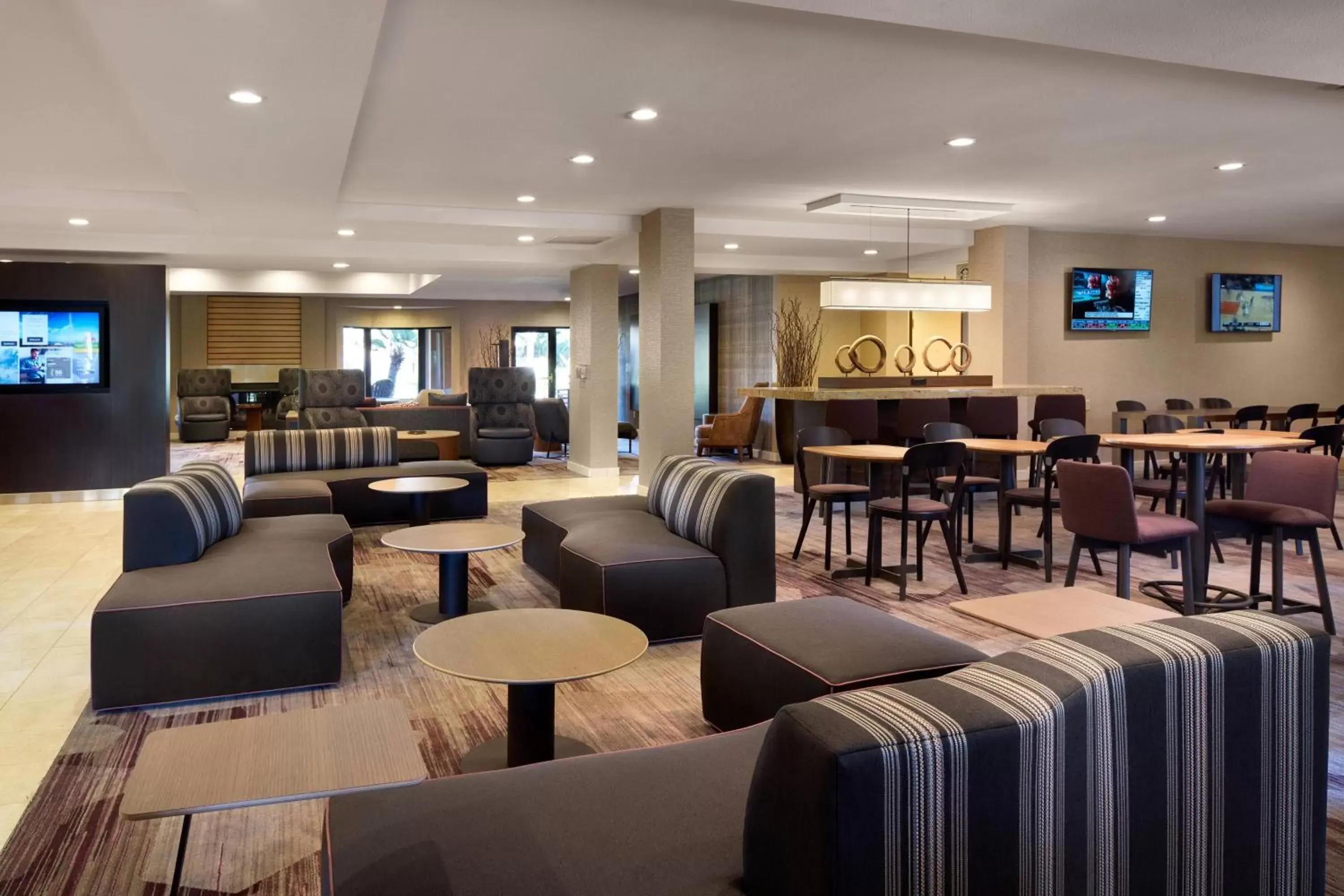 Lobby or reception, Restaurant/Places to Eat in Courtyard Milpitas Silicon Valley