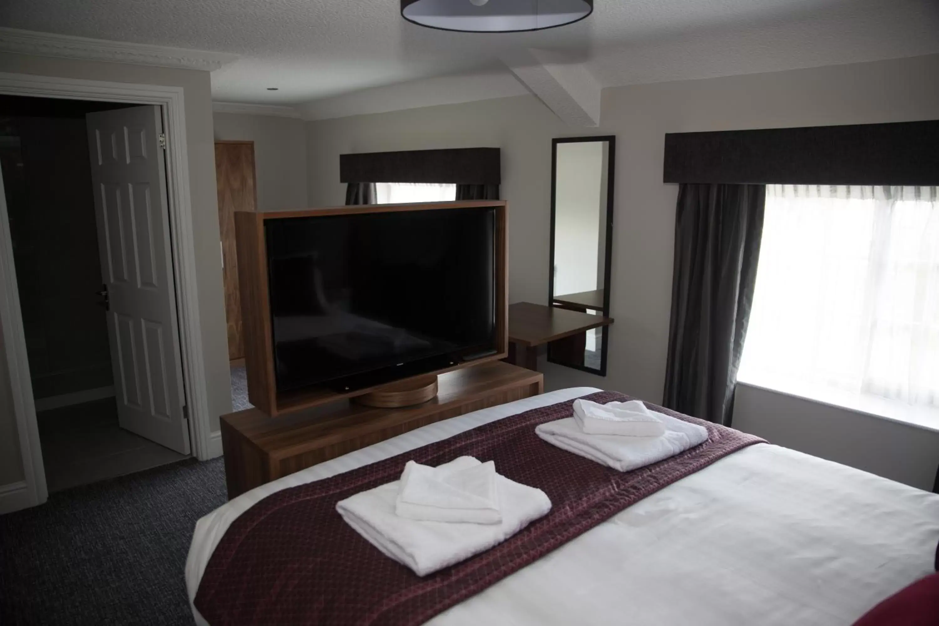 Bedroom, TV/Entertainment Center in The Croft Hotel, BW Signature Collection