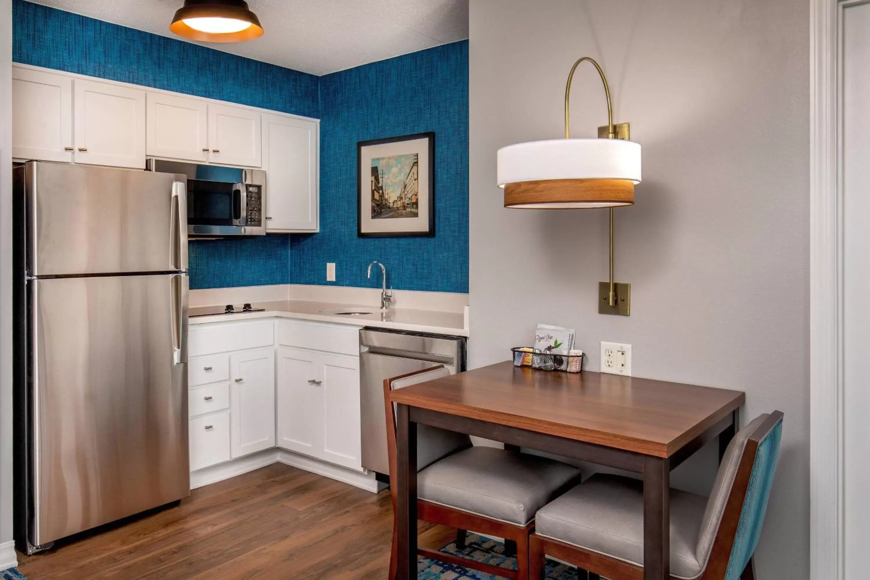 Bedroom, Kitchen/Kitchenette in Residence Inn by Marriott Boston Woburn