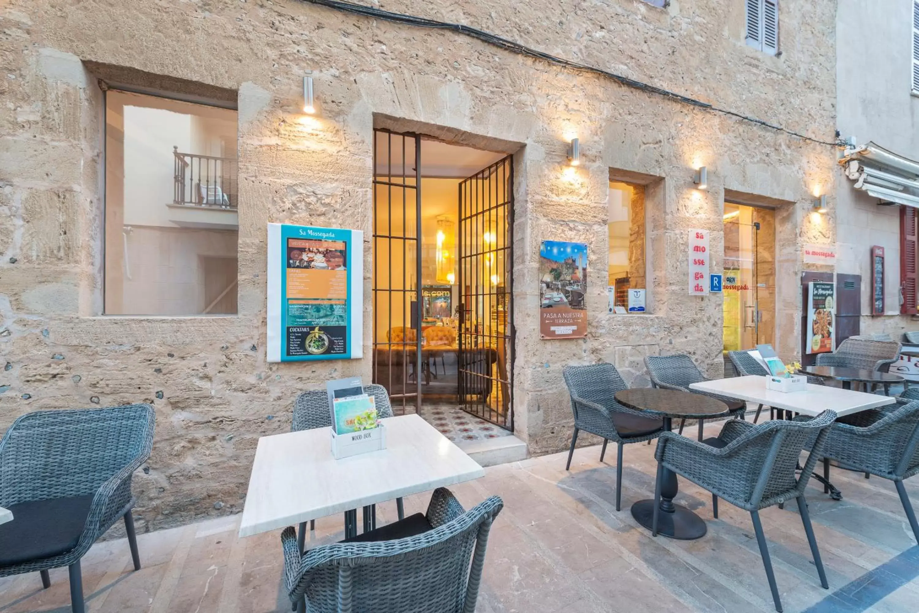 Facade/entrance, Restaurant/Places to Eat in Alcudia Petit - Turismo de Interior