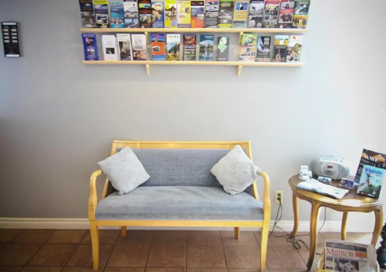 Lobby or reception, Seating Area in Heron's Landing Hotel