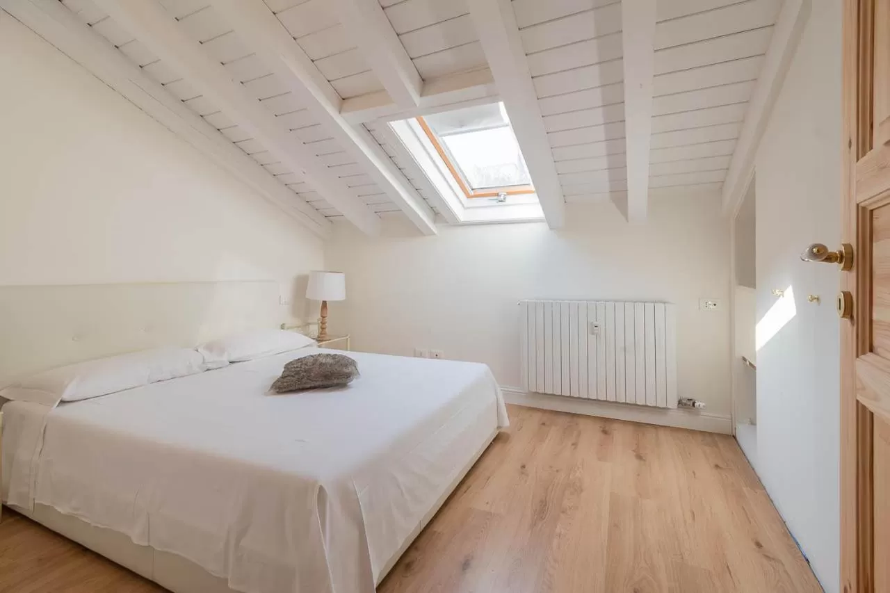 Bed in The Leoncino Hotel