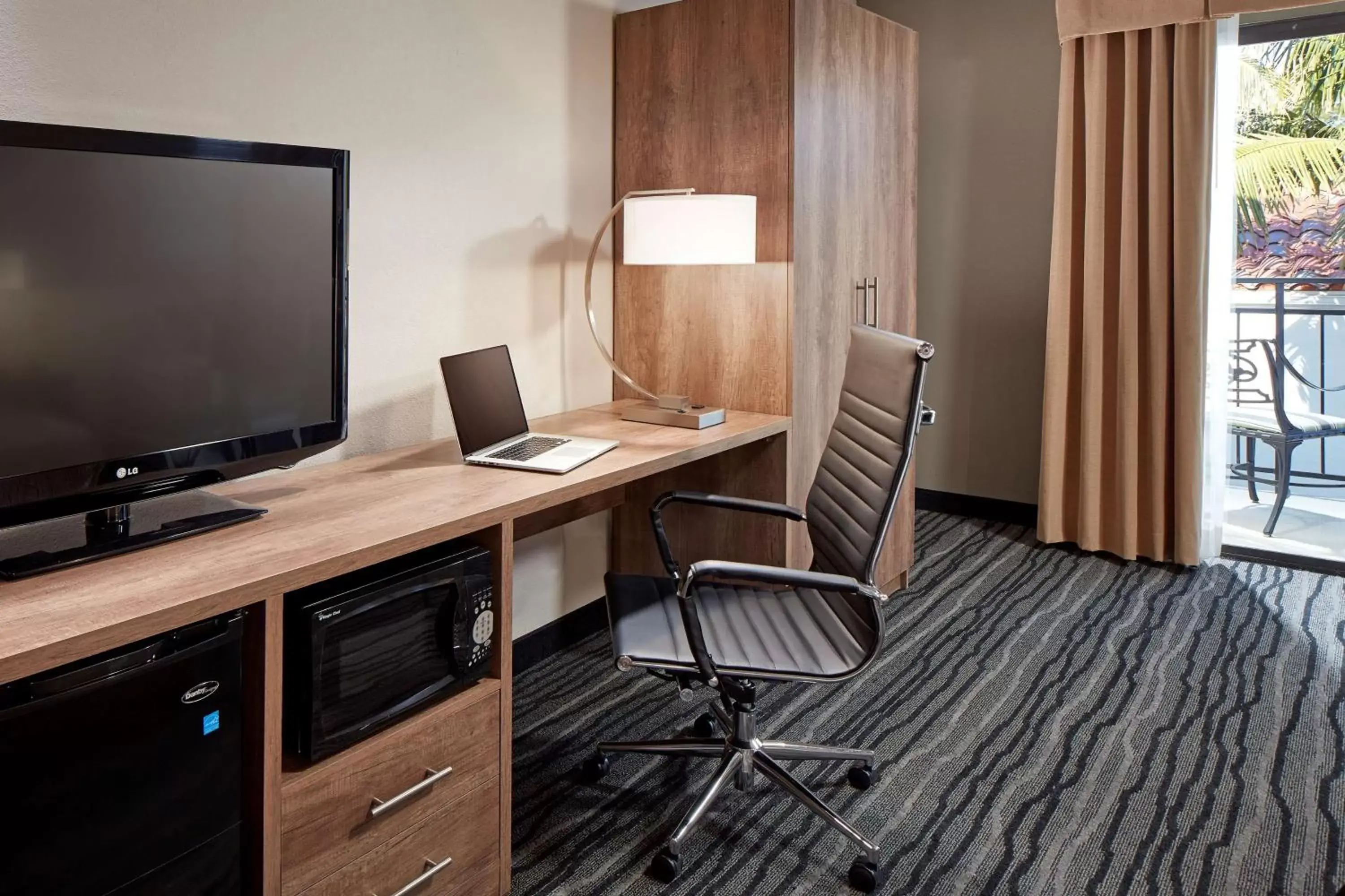 Photo of the whole room, TV/Entertainment Center in Best Western Posada Royale Hotel & Suites