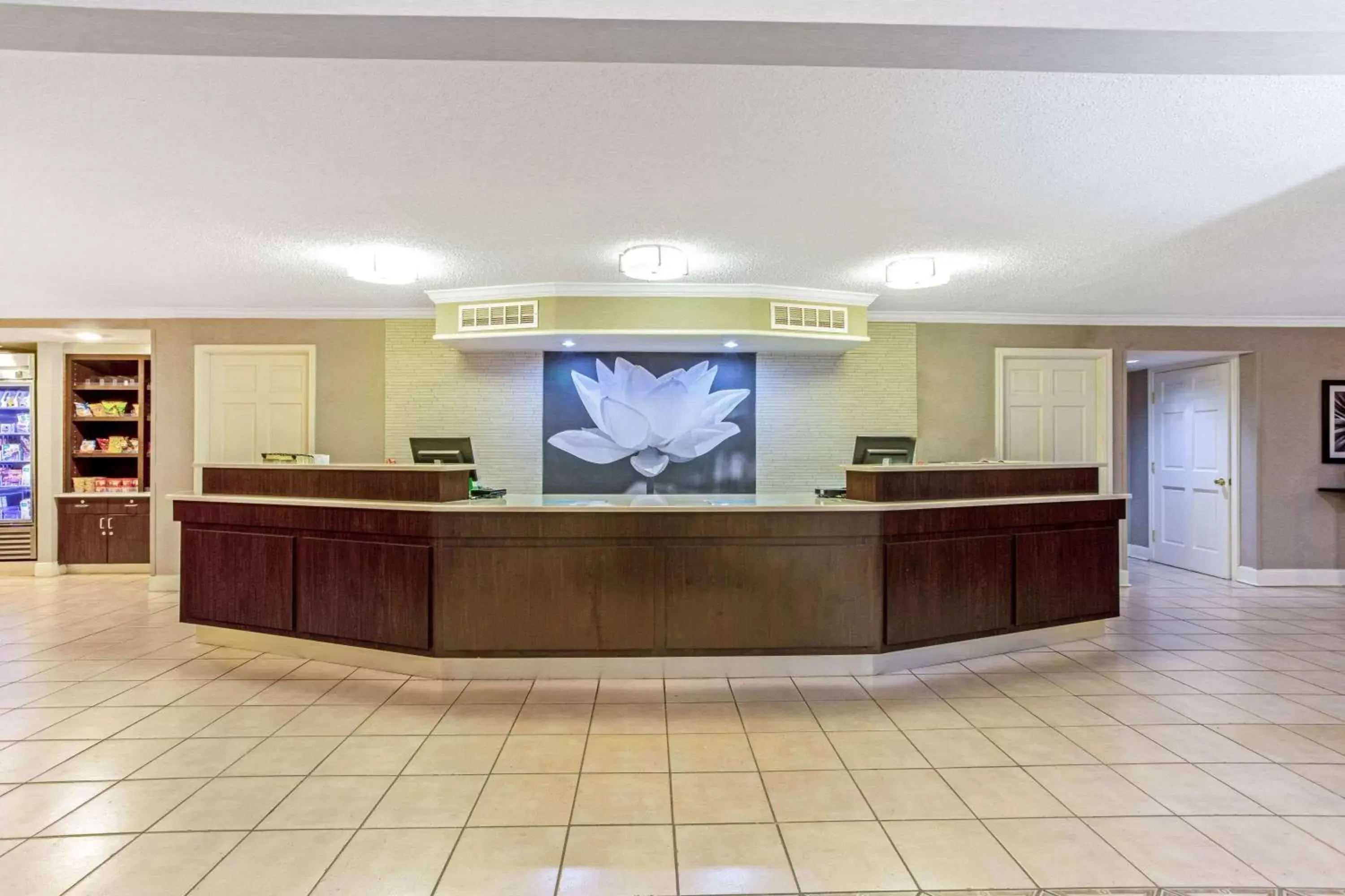 Lobby or reception, Lobby/Reception in La Quinta Inn & Suites by Wyndham And Conference Center San Angelo