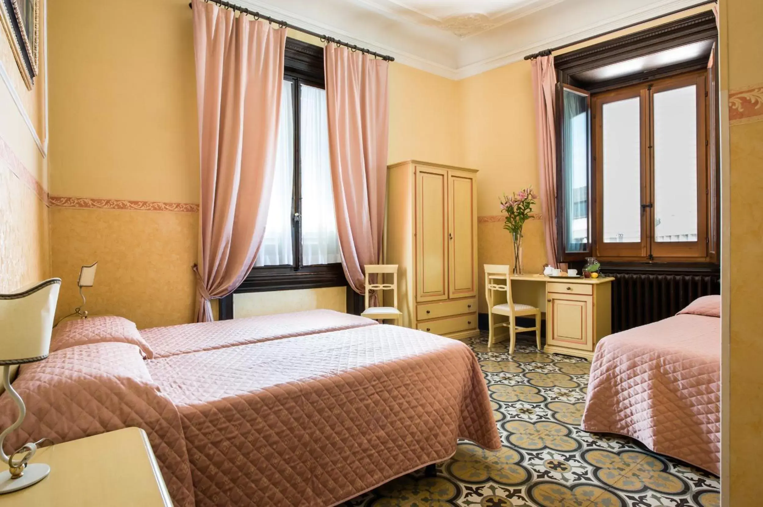 Bedroom, Bed in Hotel Fiorita