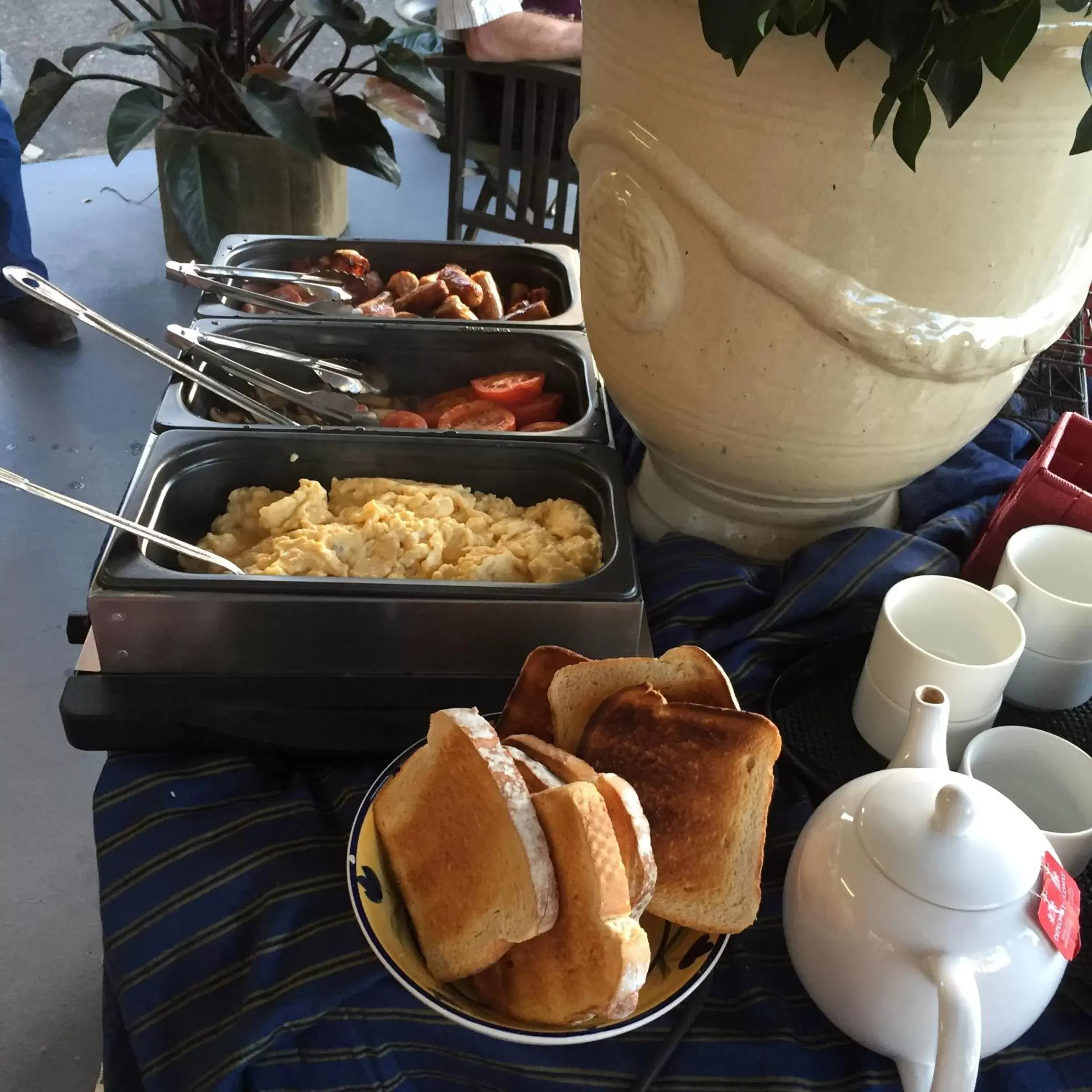 Buffet breakfast, Food in Airport Riverview Motel