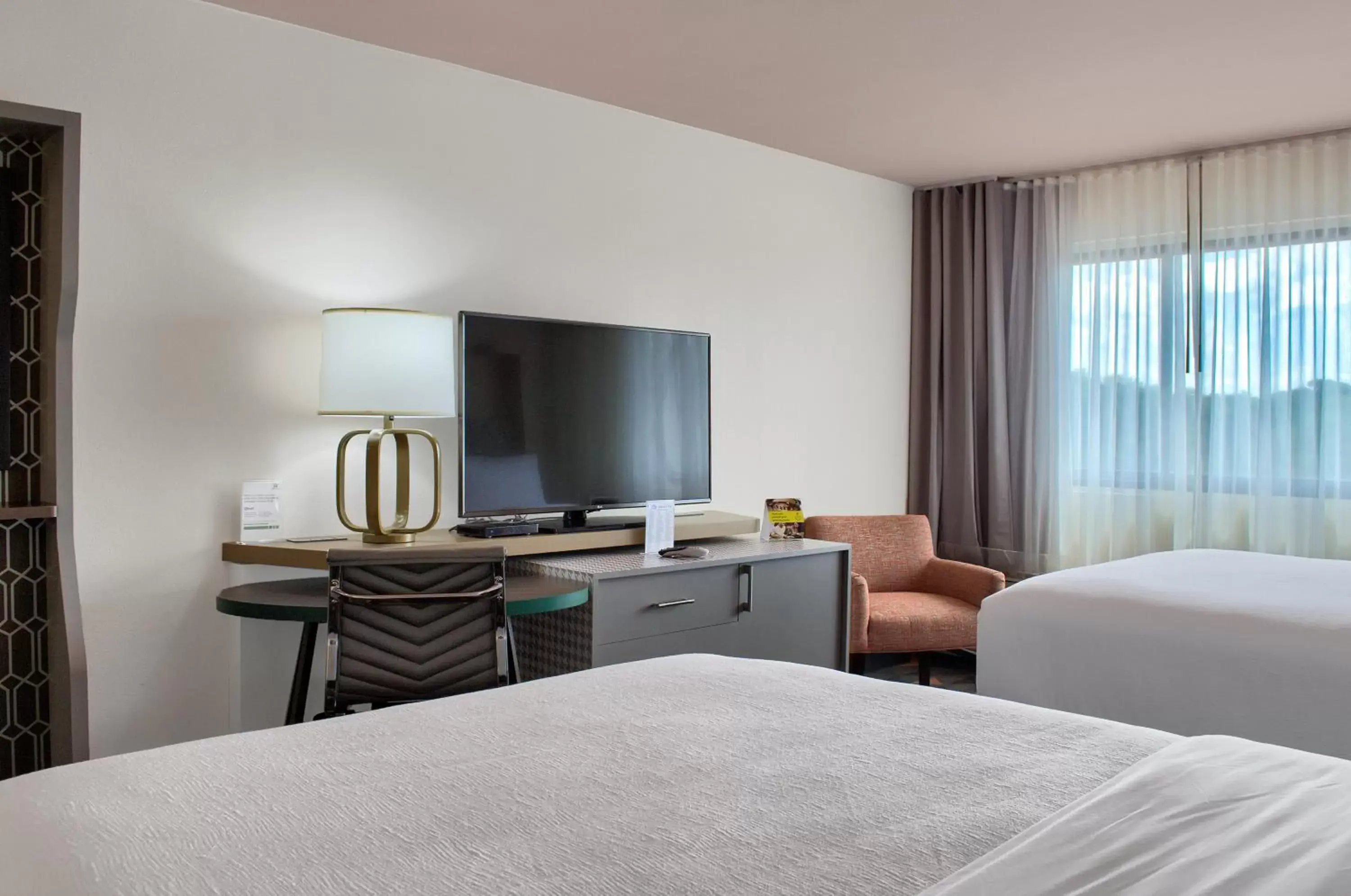 Photo of the whole room, Bed in Holiday Inn Mobile West I-10 by IHG Photo of the whole room, Bed in Holiday Inn Mobile West I-10 by IHG