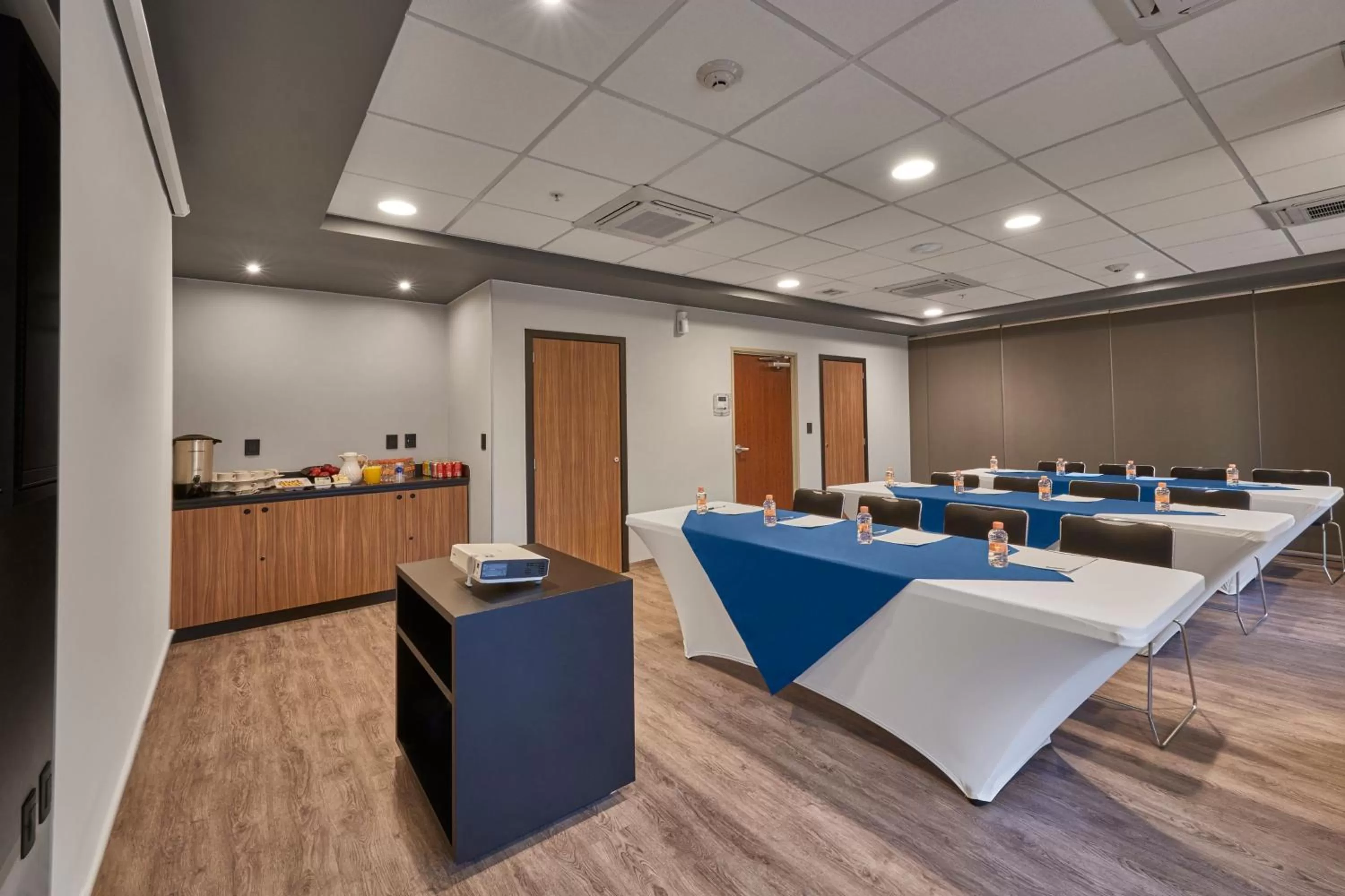 Meeting/conference room in City Express Plus by Marriott Ciudad de México Periférico Sur Tlalpan